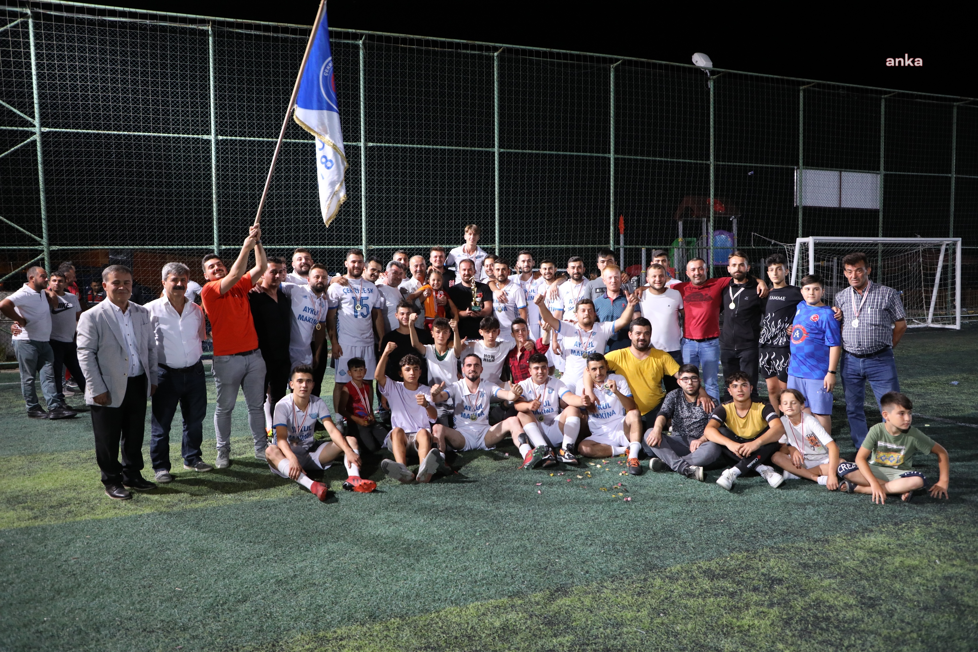 MUDANYA’DA FUTBOL TURNUVASININ ŞAMPİYONU ÇEKRİCE OLDU