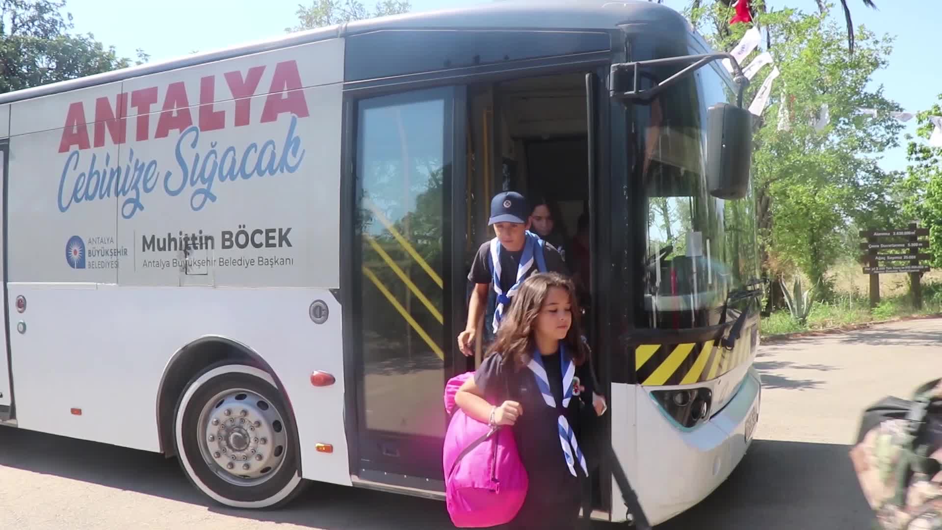 ANTALYA BÜYÜKŞEHİR’İN İZCİLERİ ZEYTİNPARK’TA KAMP YAPTI