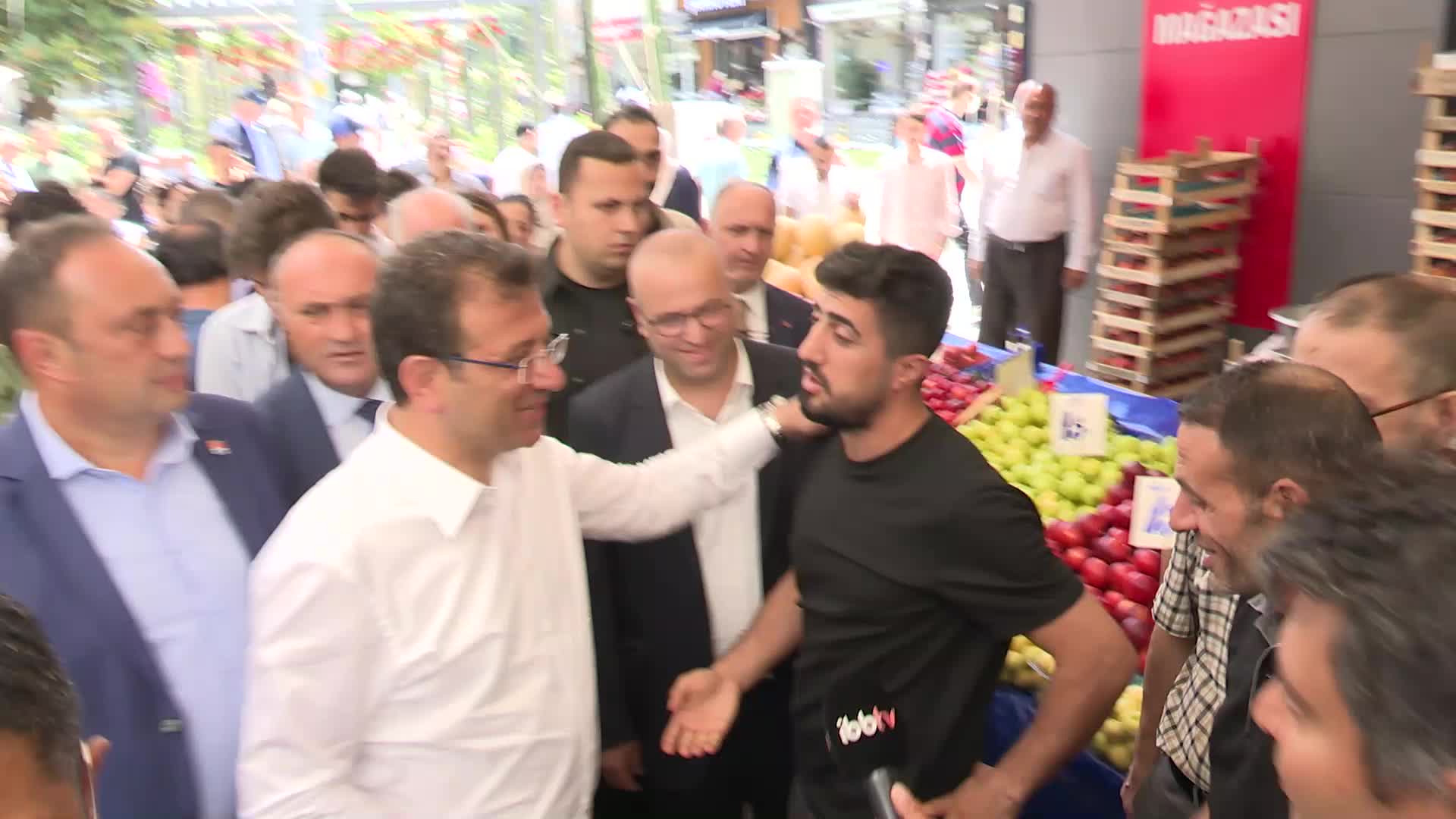 İMAMOĞLU KARAGÜMRÜK'TE  ESNAFI ZİYARET ETTİ. VATANDAŞ: "MAHVOLDUK GEÇİNEMİYORUZ. BAŞKANIM KURTARIN BİZİ"
