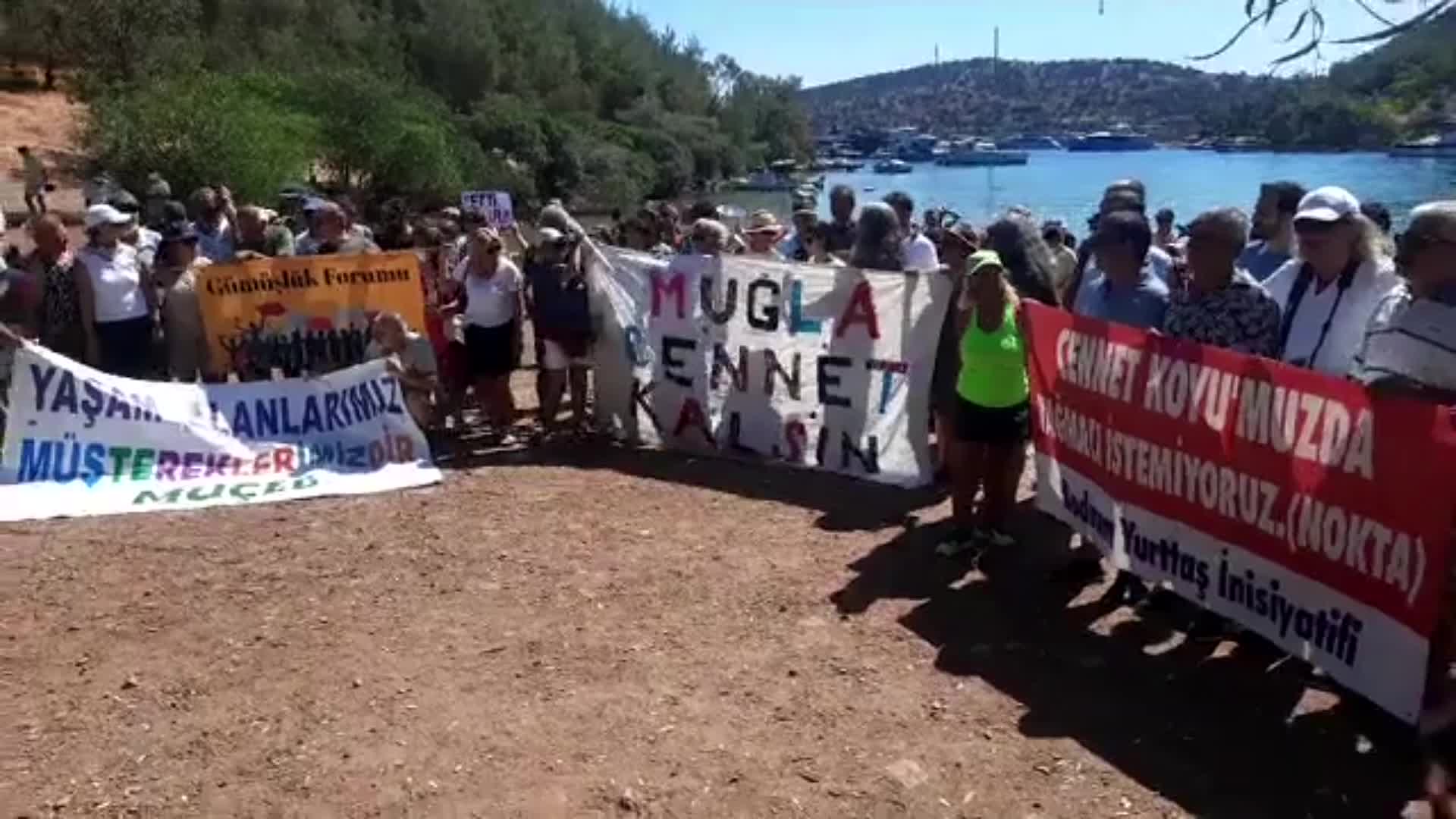 BODRUM’DA VATANDAŞLARDAN CENNET KOYU’NDA MEHMET CENGİZ EYLEMİ