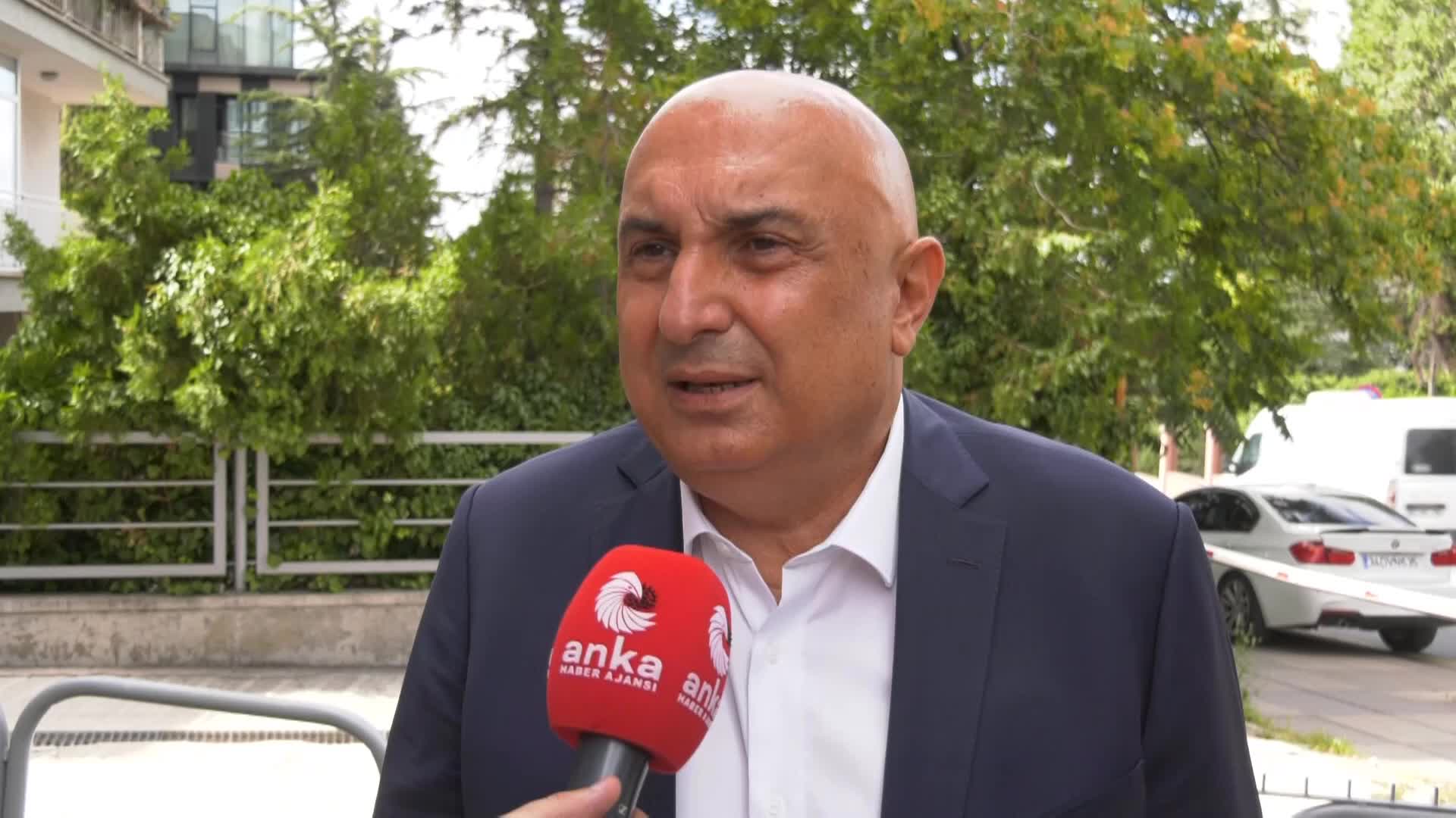 ÖZKOÇ: “DİYORSUNUZ Kİ ‘SALİM USLU GİRMİŞTİR.’ BİR KİTAP YAYINLANDI. SALİM USLU ORAYA GİRMİŞ, OLAYDAN HABERİ YOKKEN. ÇANKAYA KAPISINDAN GİRMİŞ, DİKMEN KAPISINDAN ÇIKMIŞ. SİZİ DE YALANLAYAN SALİM USLU’NUN KENDİSİ”
