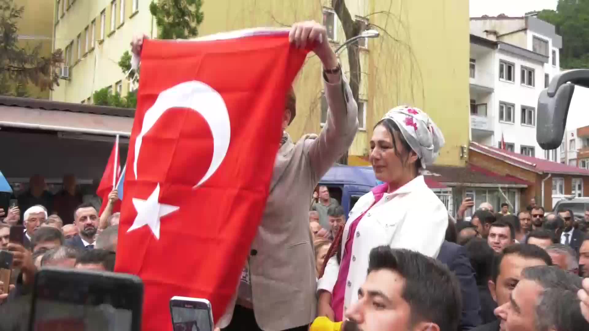 KYK BORÇLARINDA FAİZİN SİLİNMESİNİ ÖNERMİŞ OLDUKLARINI HATIRLATAN AKŞENER’DEN HÜKÜMETE: “BU ÇOCUKLAR YAN GELİP YATMAK İSTEMİYOR. İŞ İSTİYOR İŞ”