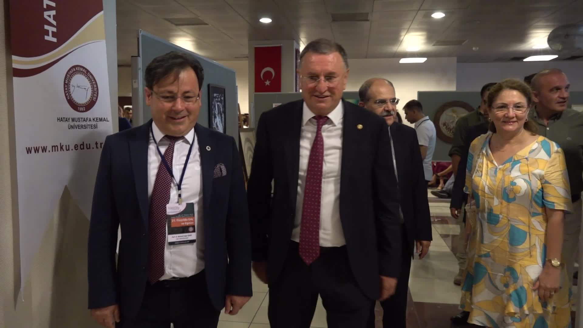 BİLİM İNSANLARI HATAY’DA 'GÖÇ VE EĞİTİM' BAŞLIĞIYLA BİR ARAYA GELDİ