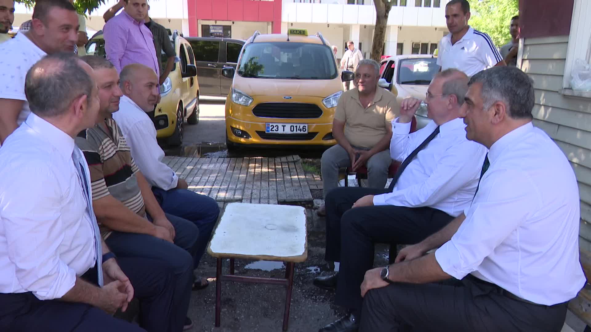 CHP EKONOMİ MASASI HEYETİNİN, ELAZIĞ’DA DİNLEDİĞİ TAKSİCİ: “TAKSİYE BİNECEK GÜCÜM YOK BENİM”