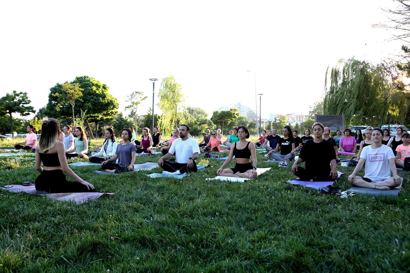 ALTINŞEHİRLİLER, NİLÜFER BELEDİYESİ’NİN YOGA ETKİNLİĞİNDE BULUŞTU