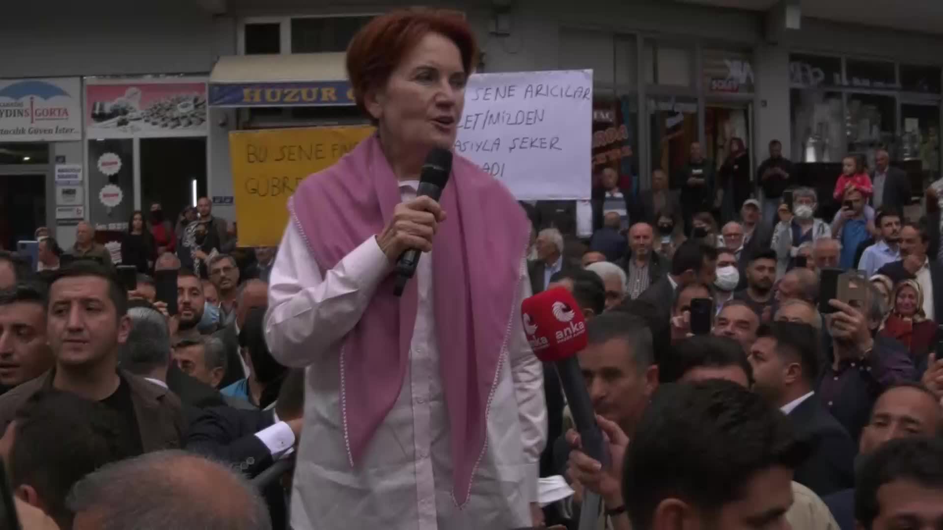 AKŞENER'DEN ORDU'DA “BURADAN KİM BAL ALDIYSA BAŞBAKAN OLDU” DİYEN ESNAFA: “KARŞILIKLI BİRBİRİMİZE BEREKET GETİRELİM. SİZ BANA BAŞBAKANLIK BEN SİZE BEREKET”