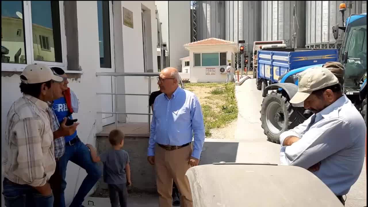 HASAT YENİ BAŞLAMASINA KARŞIN TMO'NUN LİSANSLI DEPOLARI DOLDU, ÇİFTÇİLER UZUN KUYRUKLAR OLUŞTURDU