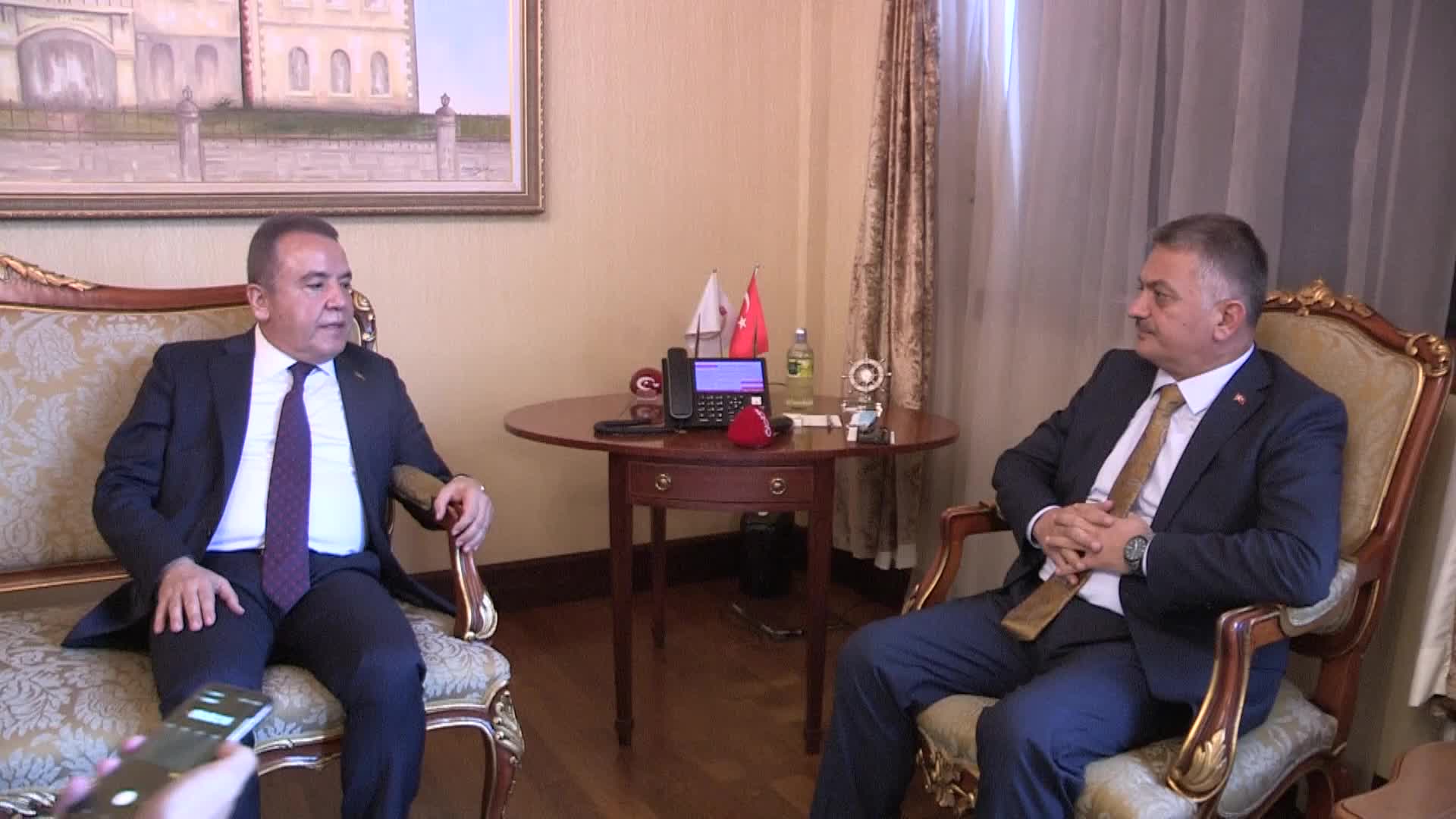 ANTALYA BELEDİYE BAŞKANI BÖCEK, VALİ YAZICI'YI ZİYARET ETTİ