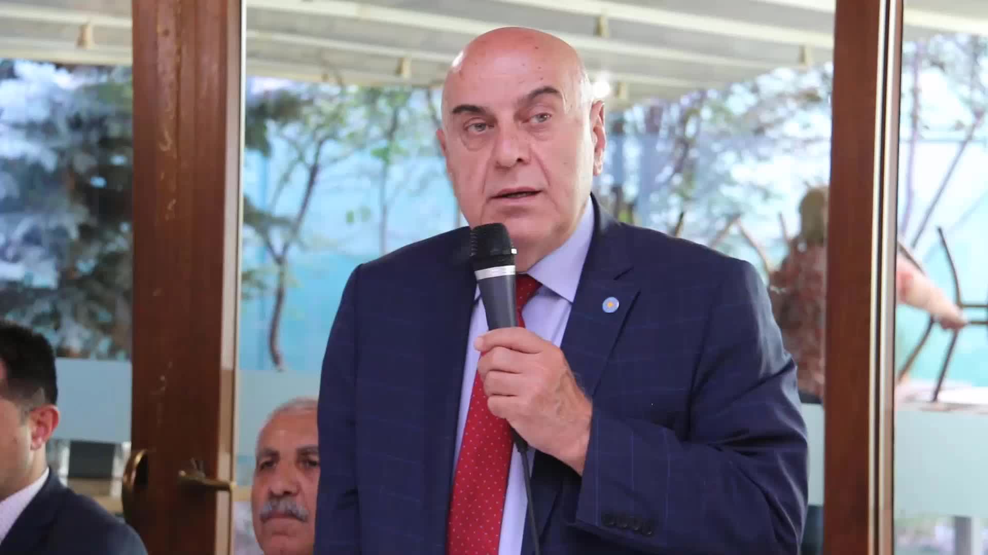 İYİ PARTİ HEYETİNİN DİNLEDİĞİ KAPANAN SİVAS DEMİR ÇELİK FABRİKASI İŞÇİSİ: “BİZİ ÇANTADA KEKLİK GÖRÜP KANDIRANLARA ZAMANI GELİNCE SİVAS HALKI OLARAK GEREKLİ CEVABI VERİRİZ”