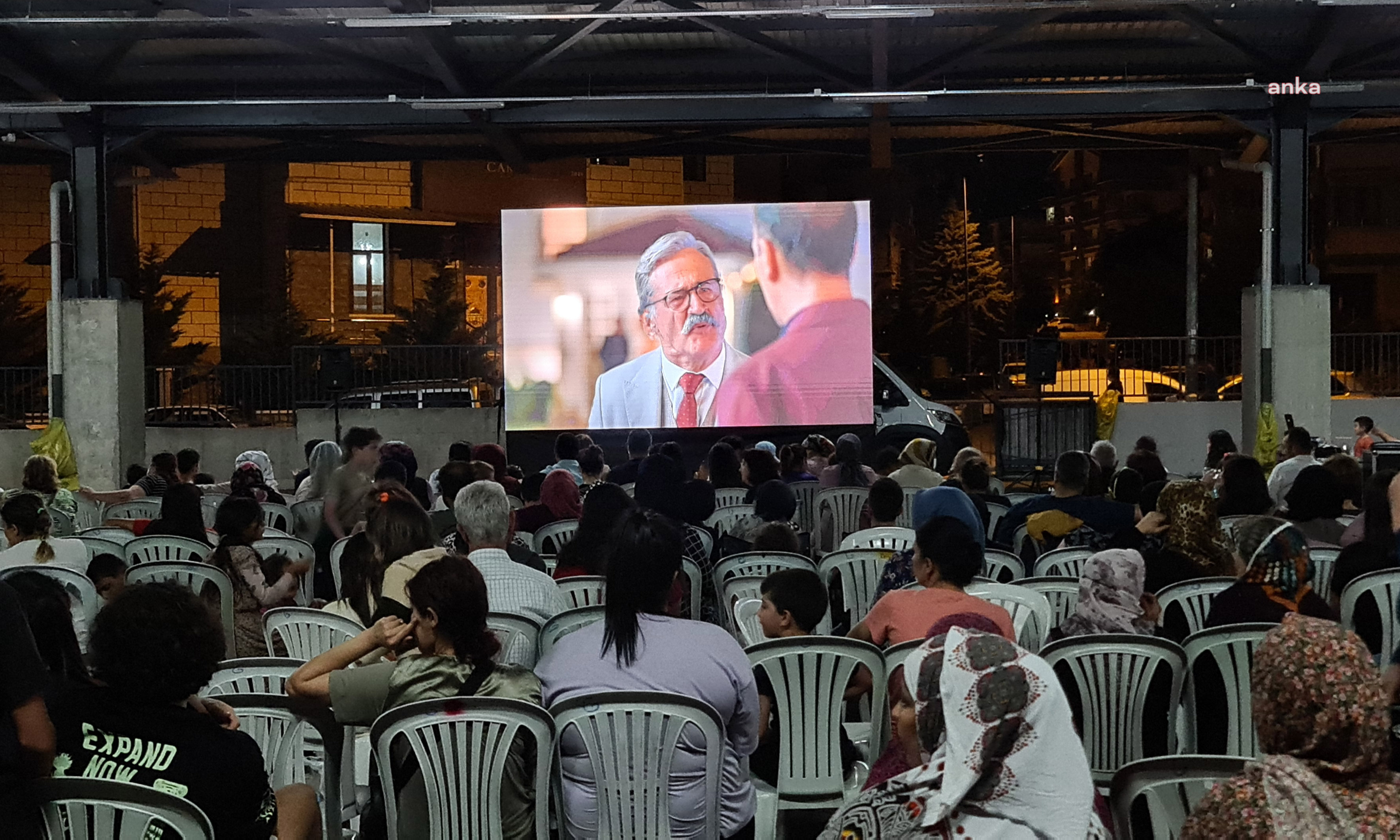 KARABAĞLAR'DA ASFALTLAMA ÇALIŞMALARI SÜRÜYOR