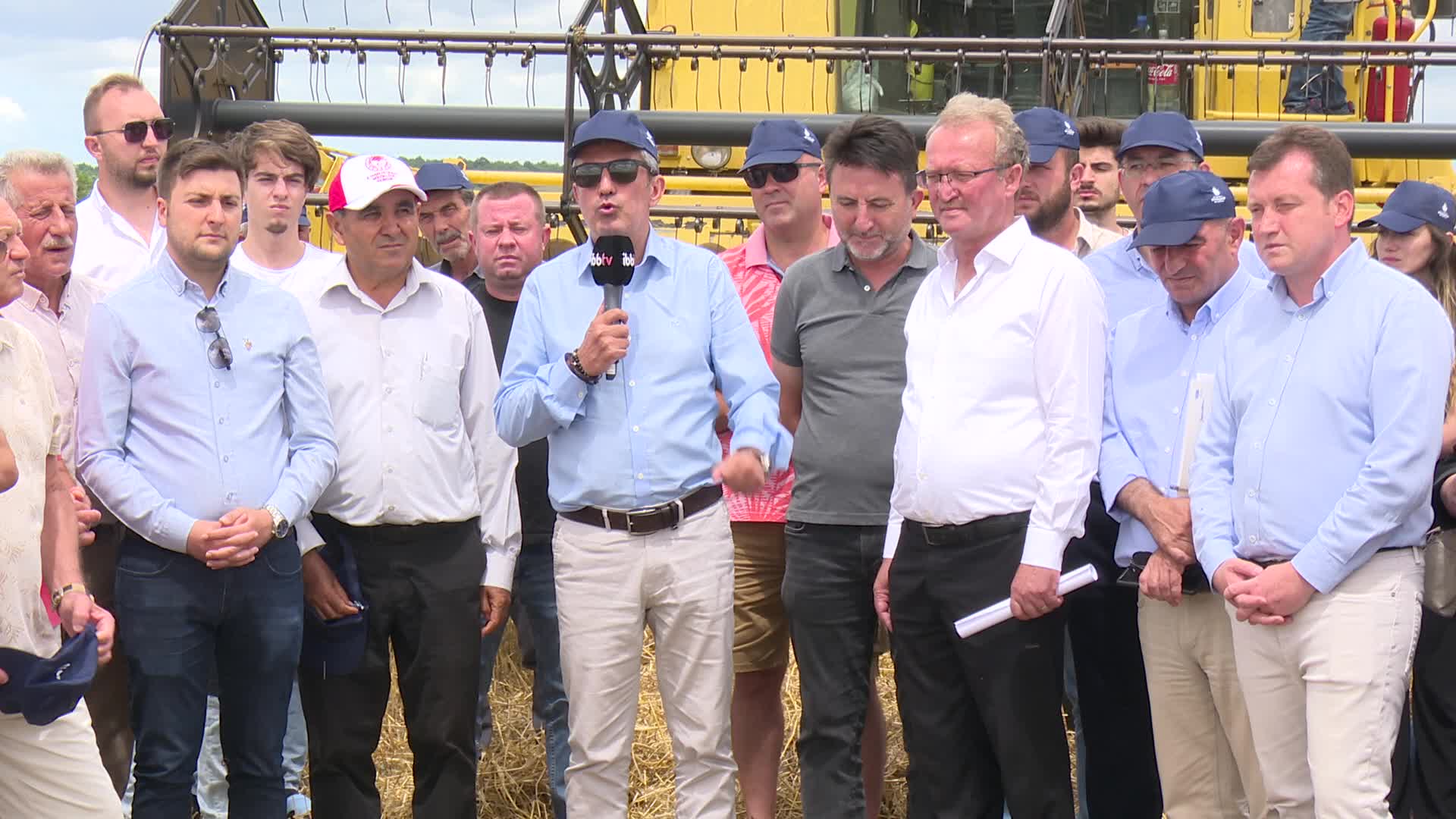 İBB’NİN İSTANBULLU ÇİFTÇİYE BEDELSİZ DAĞITTIĞI YERLİ TOHUMUN ÜRÜNLERİNİN HASAT ZAMANI GELDİ