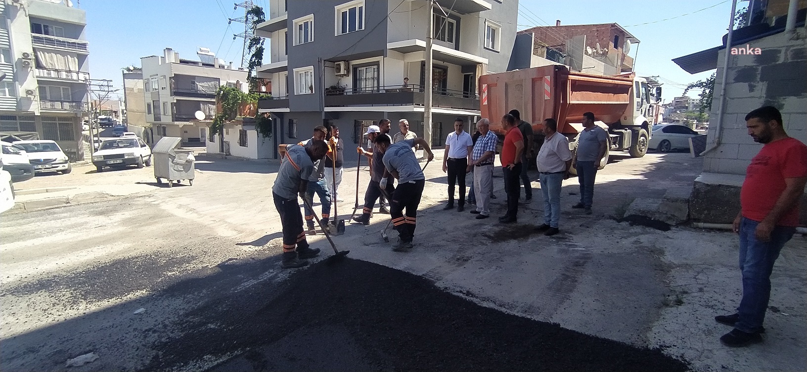 KARABAĞLAR’DA ABDİ İPEKÇİ MAHALLESİ'NDE ASFALT ÇALIŞMASI