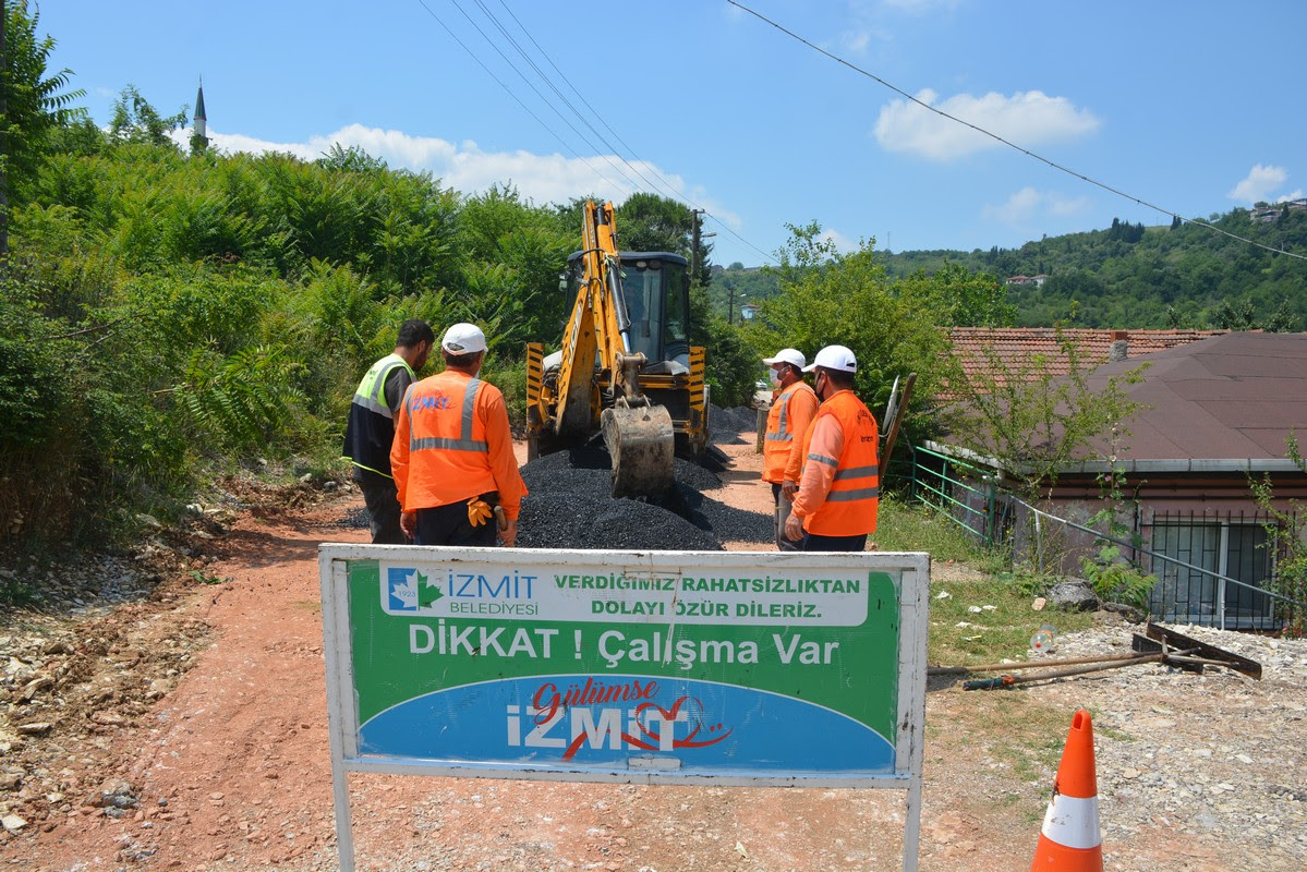İZMİT'TE ÜSTYAPI ÇALIŞMALARI SÜRÜYOR