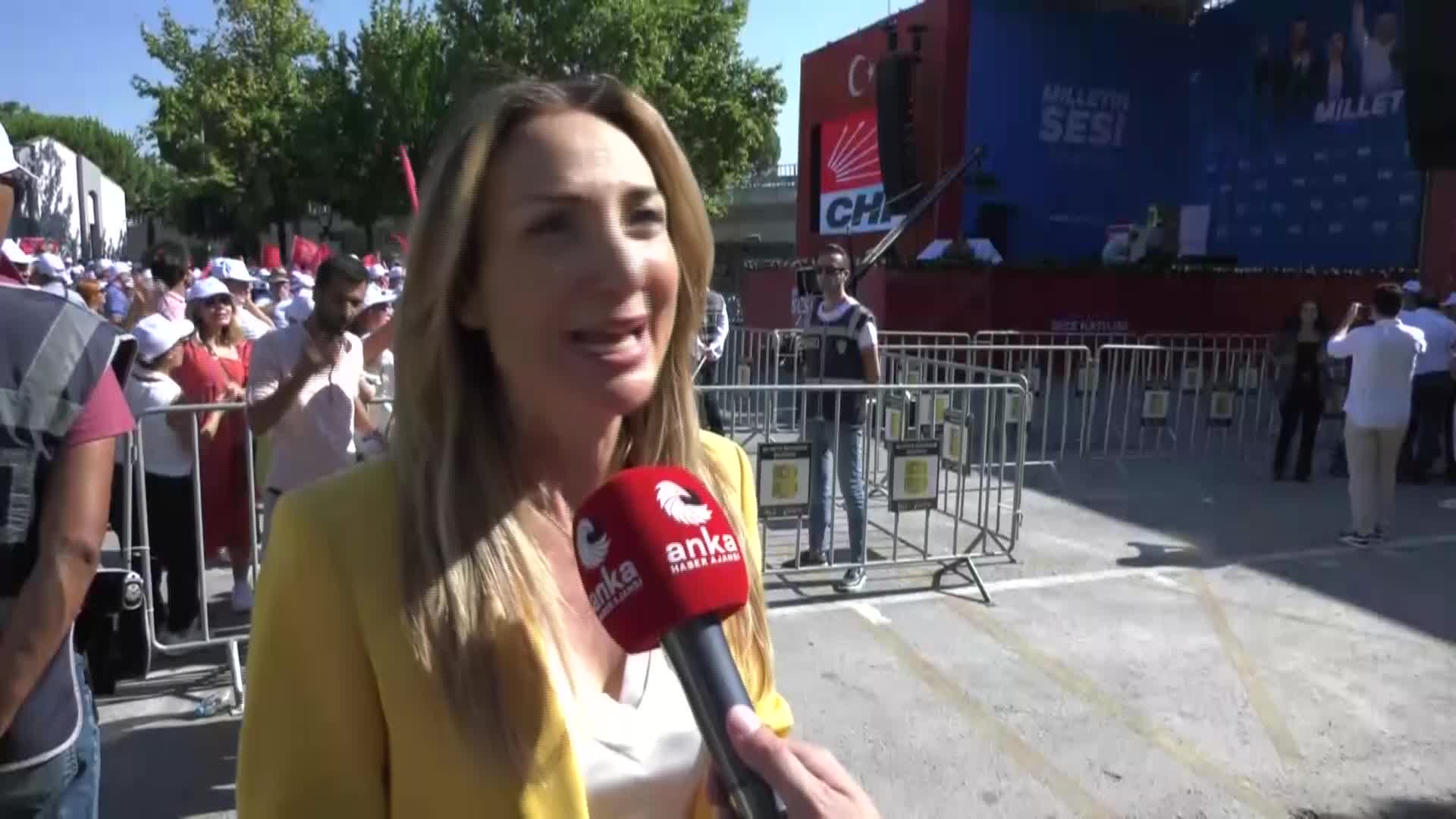 “MİLLETİN SESİ MİTİNGİ” BALIKESİR'DE. AYLİN NAZLIAKA: “KADINLARI, CANAVARCA HİSLE ÖLDÜRENLERE TAHRİK İNDİRİMİ UYGULANIYOR. BİR KEZ DAHA BUNA DUR DEMEK İÇİN BURADAYIZ”
