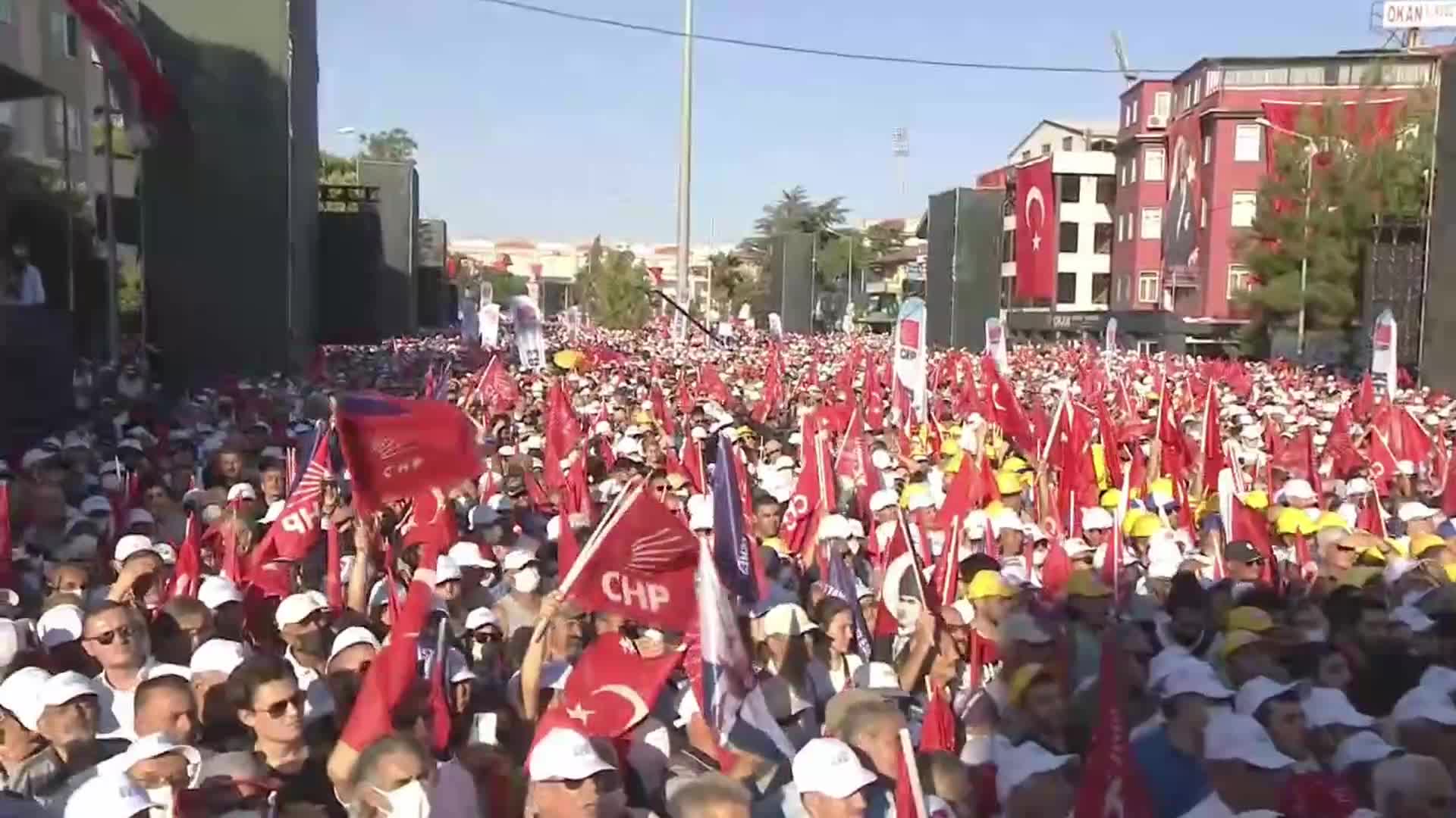"MİLLETİN SESİ MİTİNGİ” BALIKESİR’DE. YENİ MEZUN DOKTOR ARİF ONUR POYRAZ: "DOĞRU SAĞLIK POLİTİKALARININ UYGULANDIĞI BİR TÜRKİYE İSTİYORUZ"