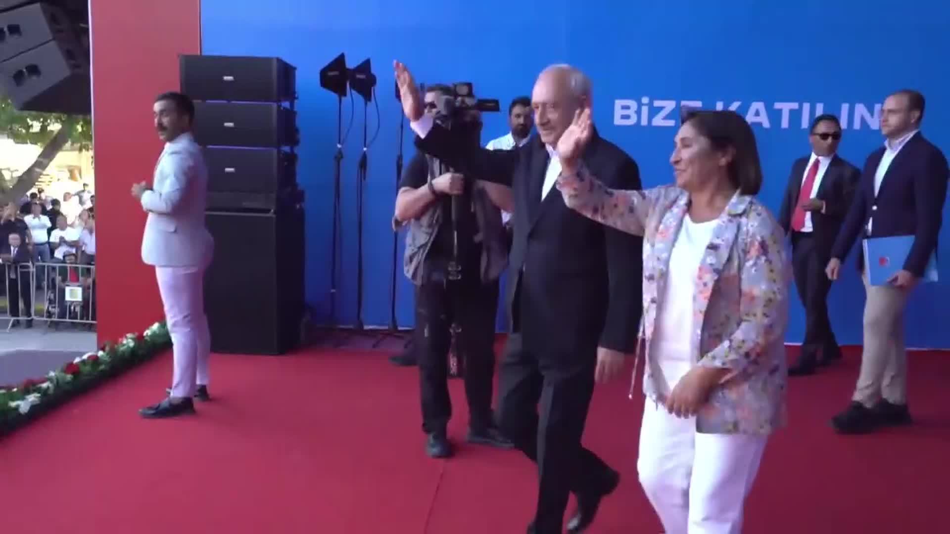 KILIÇDAROĞLU BALIKESİR’DE MİLLETİN SESİ MİTİNGİ'NDE KONUŞTU: "BİR DEĞİŞİM ÇIĞLIĞI VAR. HERKES DEĞİŞİM İSTİYOR"