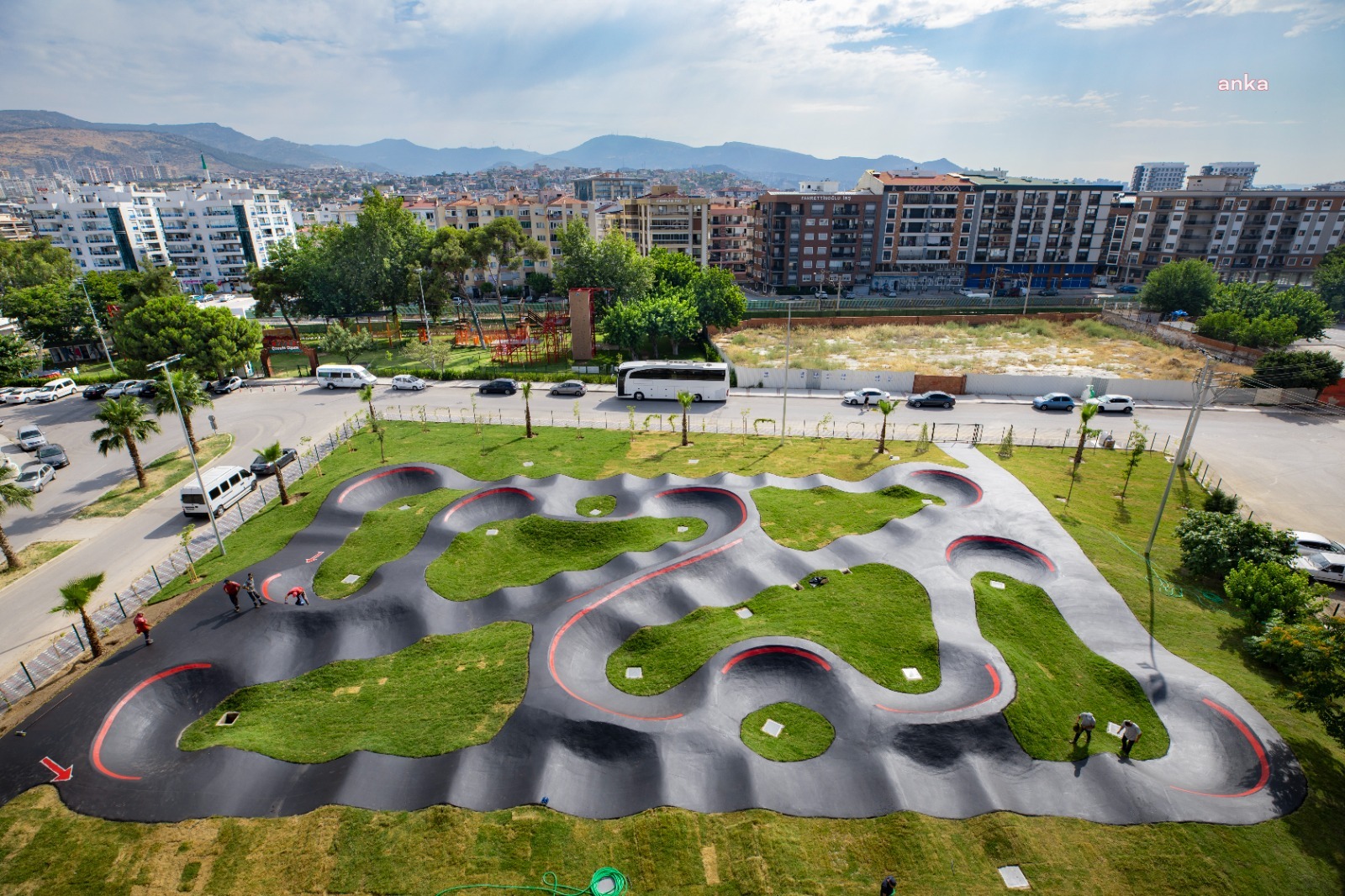 İZMİR’İN İLK PUMP TRACK PARKURU KARŞIYAKA’DA AÇILIYOR