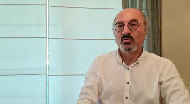 AHESEN UYARDI: "ŞİMDİYE KADARKİ EN BULAŞICI VARYANT İLE KARŞI KARŞIYAYIZ. BU VARYANTI OLAN KİŞİ YAKLAŞIK 19 KİŞİYE HASTALIĞI BULAŞTIRABİLİYOR"