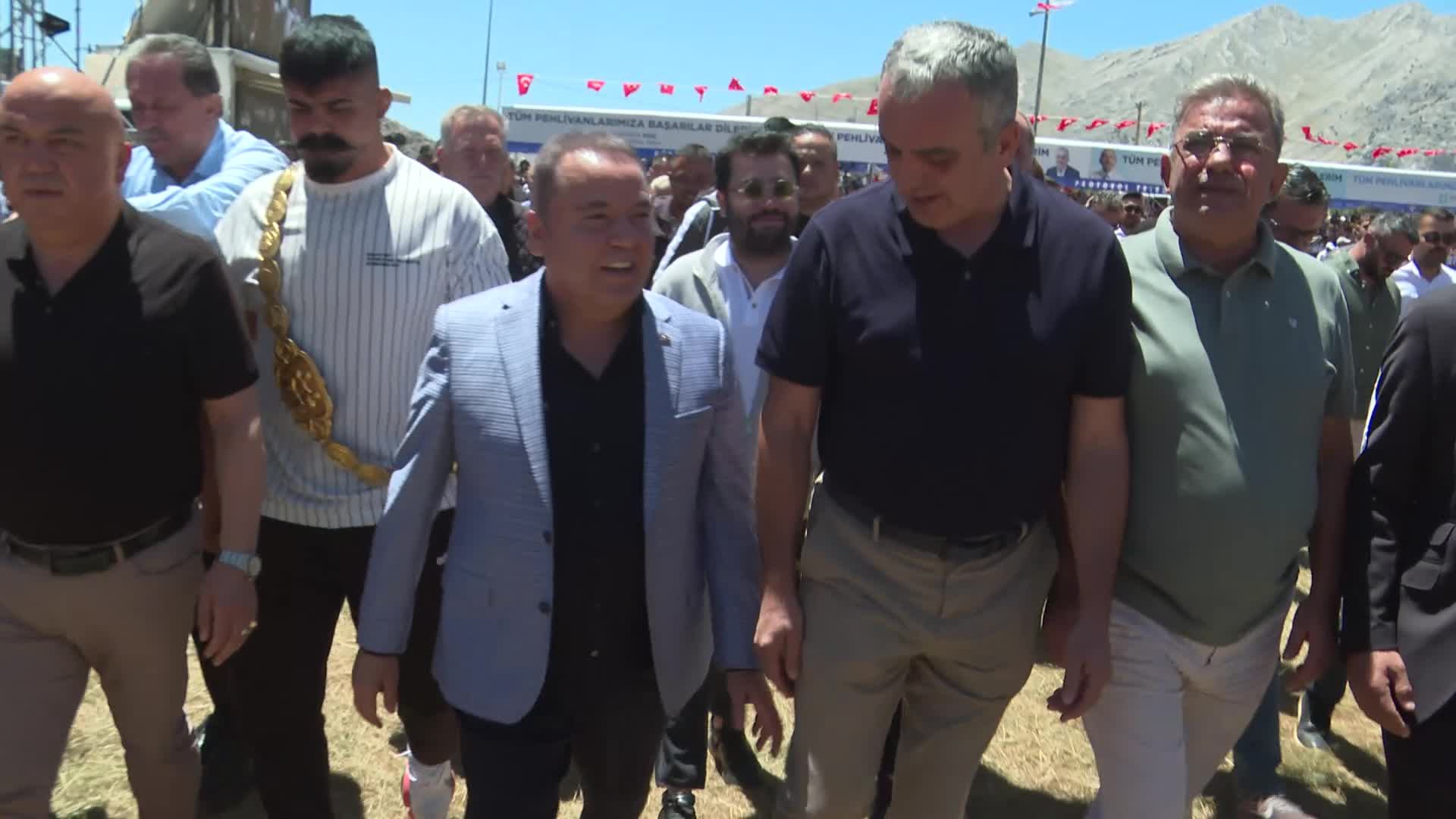 ANTALYA BÜYÜKŞEHİR BAŞPEHLİVANLARI, 24. FESLİKAN YAĞLI GÜREŞLERİ’NDEYDİ