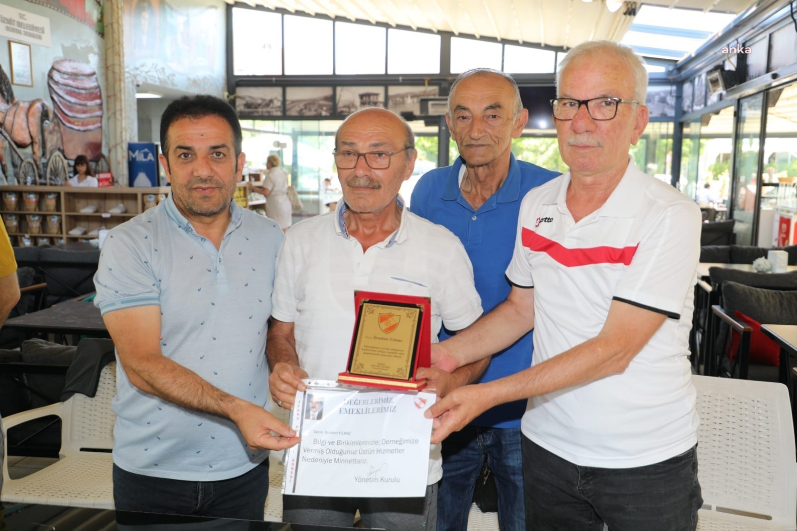 İZMİT’TE EMEKLİ OLAN FUTBOL SAHA KOMİSERLERİNE VEDA ETKİNLİĞİ