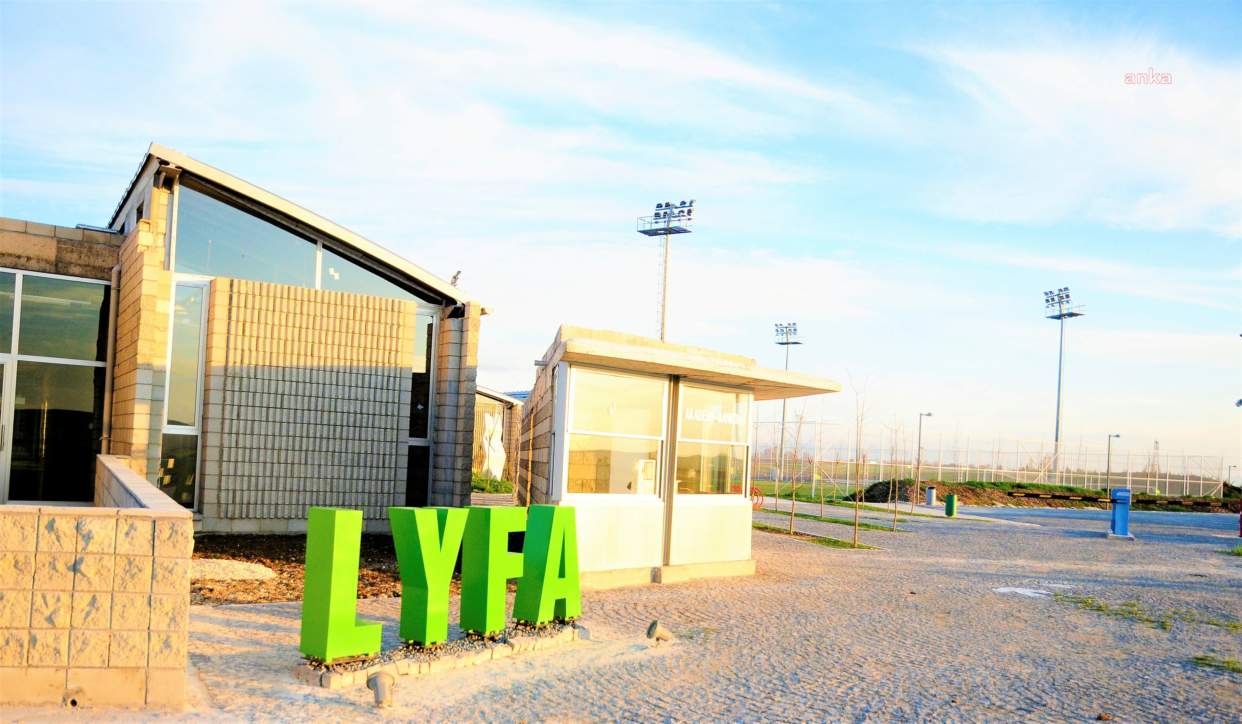 TFF'DEN LÜLEBURGAZ YILDIZLARI FUTBOL AKADEMİSİ'NE '4 YILDIZLI HALI SAHA' UNVANI