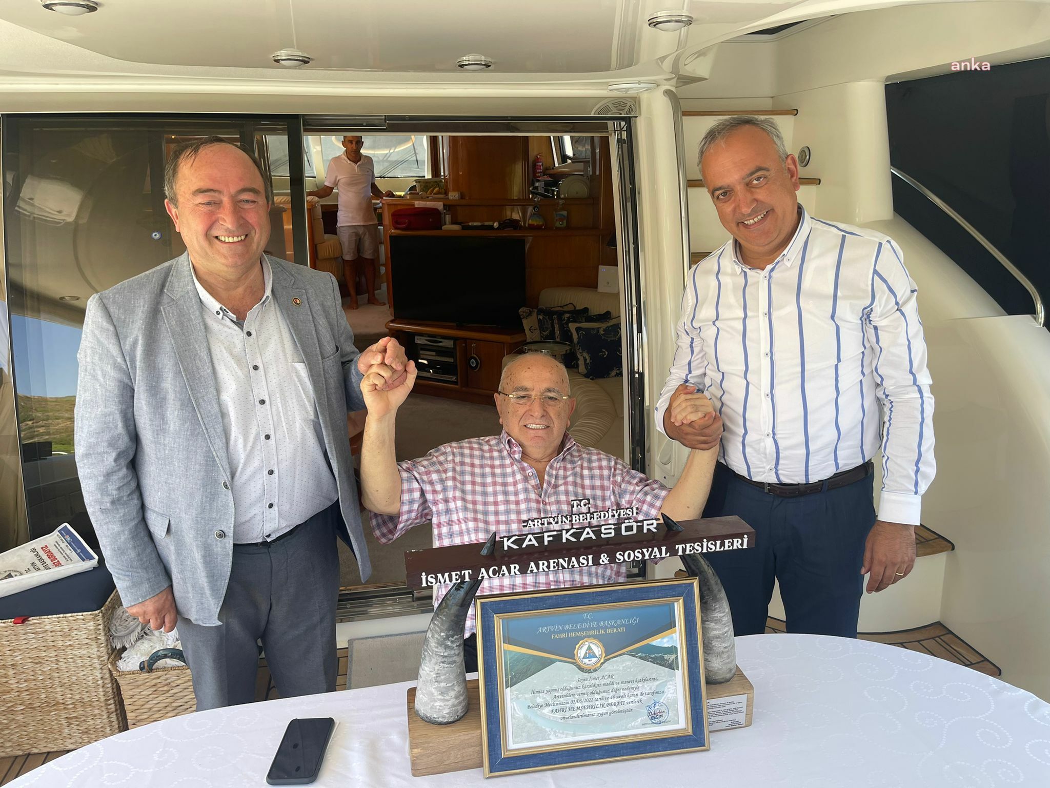 BAŞKAN ELÇİN, İSMET ACAR’A 'FAHRİ HEMŞEHRİLİK BERATI'NI VERDİ