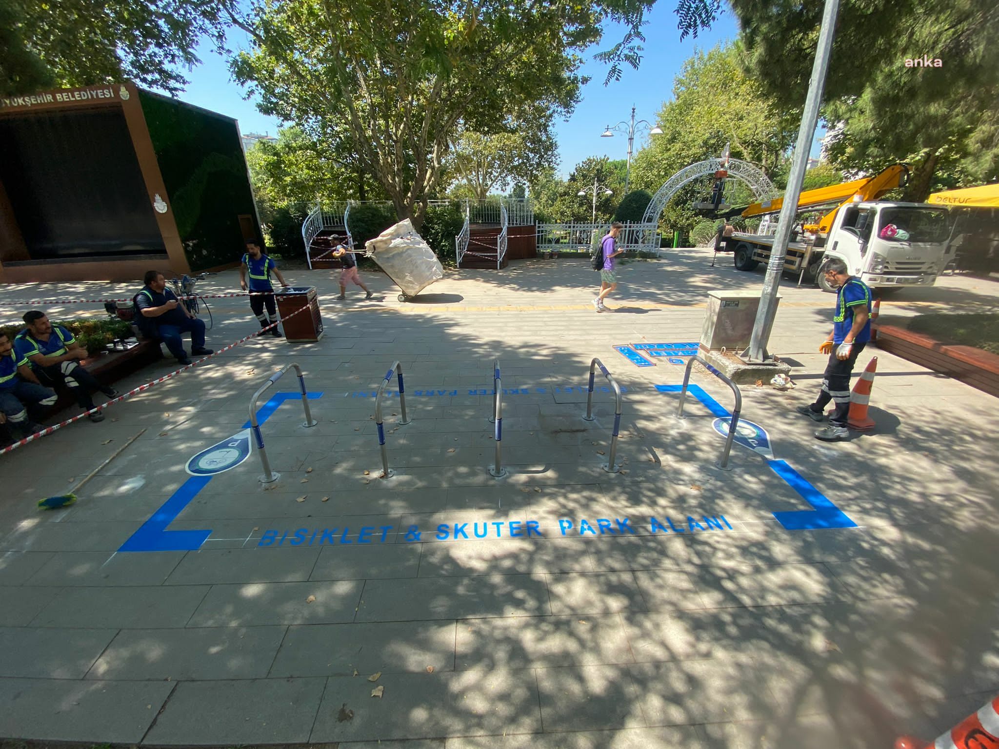 İSTANBUL'DA ELEKTRİKLİ SKUTERLARIN PARK SORUNU ÇÖZÜLÜYOR