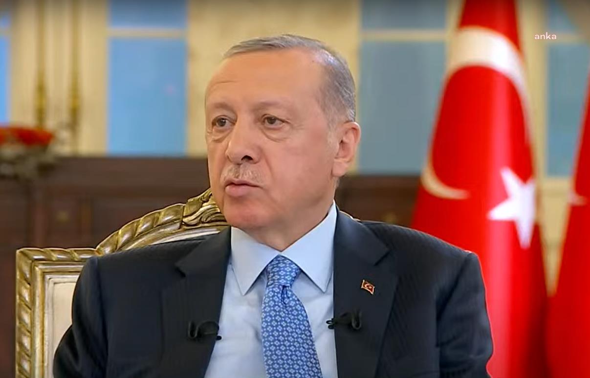 ERDOĞAN: “EKONOMİ OLARAK BATTIK DİYENLERE CEVAP, ORADAN GEÇEN OTOBÜSLER, TIR'LARDIR; ‘BU ÜLKE BATMIŞTIR’ DİYENLEREDİR. HERKESİN ALTINDA ARABASI DA VAR MAŞALLAH”