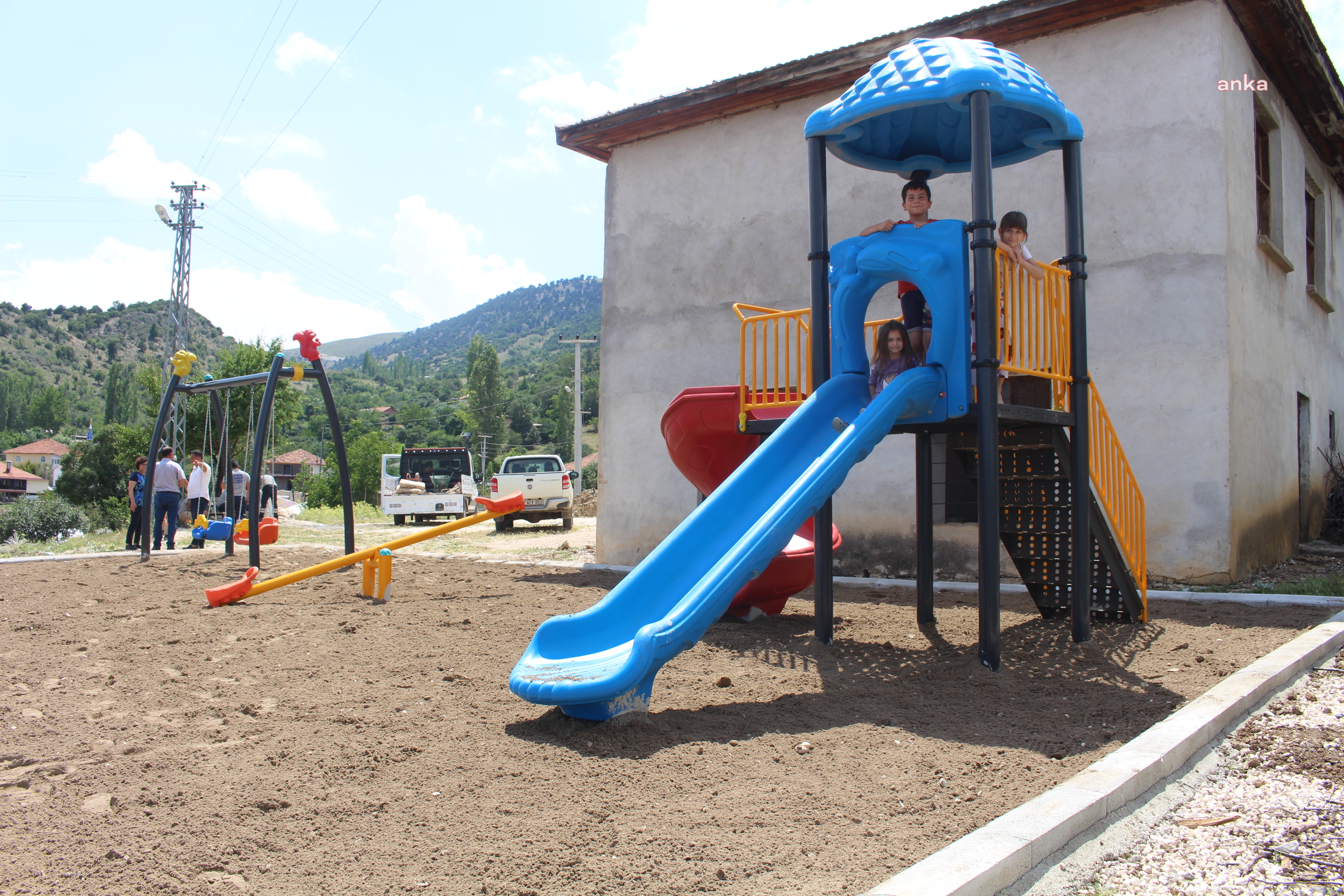 ANTALYA BÜYÜKŞEHİR’DEN İLÇELERE YENİ OYUN PARKLARI