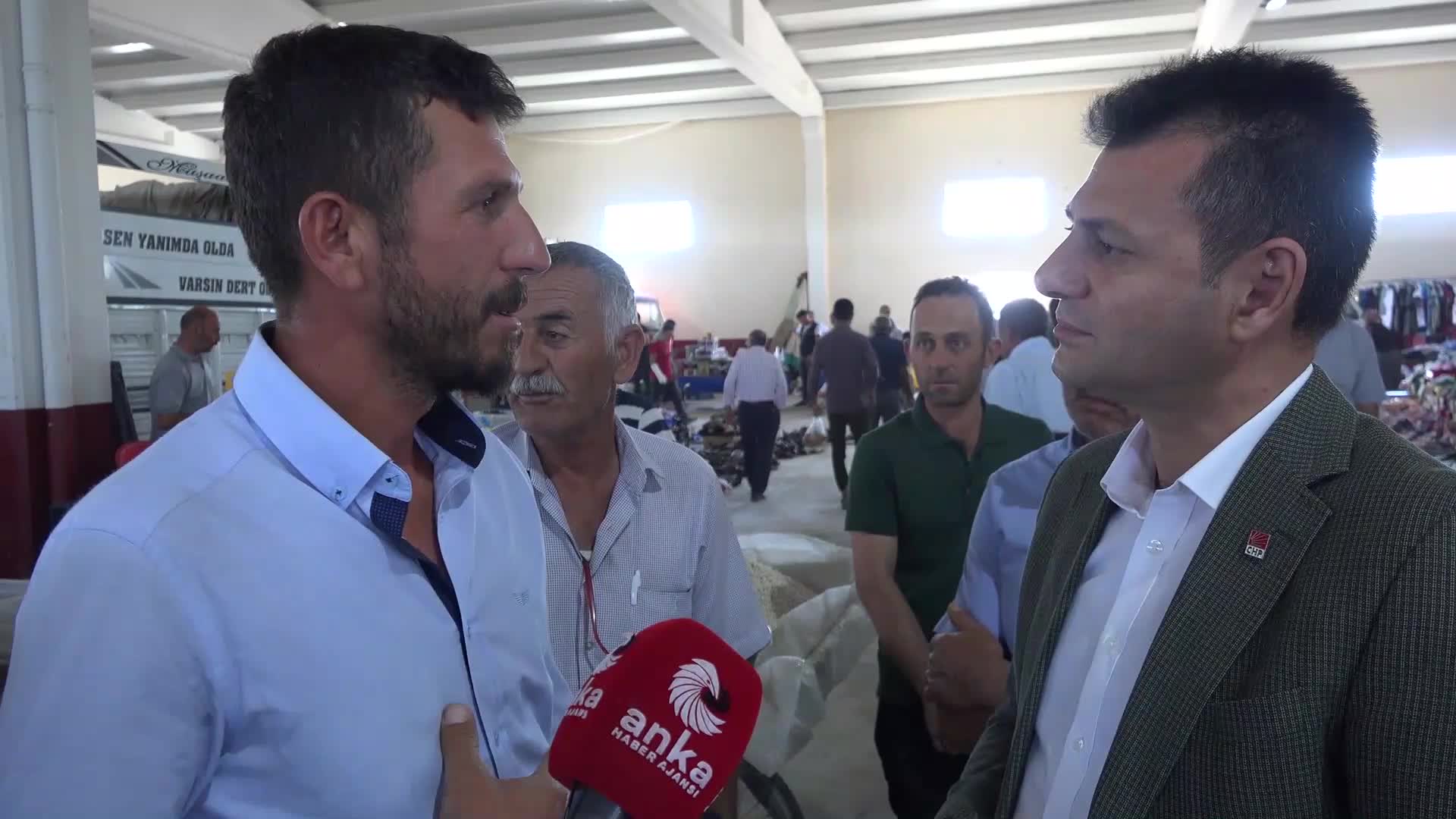 AKSARAYLI ÇİFTÇİ: “TARIM KREDİ KOOPERATİFİYLE ÇALIŞIYORUM. ESKİDEN, DERLERDİ Kİ ‘YEM 5 LİRA, BİR YIL SONRA ÖDERSEN 6 LİRA.’ ŞİMDİ TEFECİDEN FARKI YOK”