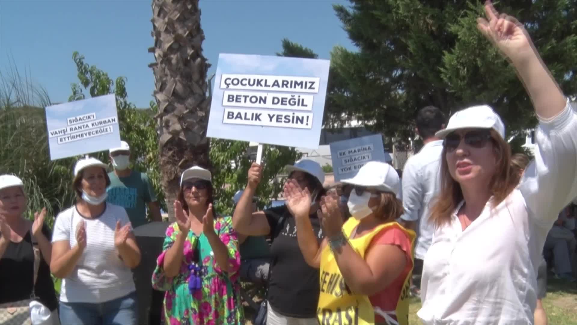 SEFERİHİSAR SIĞACIK YAT LİMANI'NIN GENİŞLETİLMESİ KARARI PROTESTO EDİLDİ. BELEDİYE BAŞKANI İSMAİL YETİŞKİN: "DENİZDEKİ CANLI YAŞAMI YOK OLACAK"