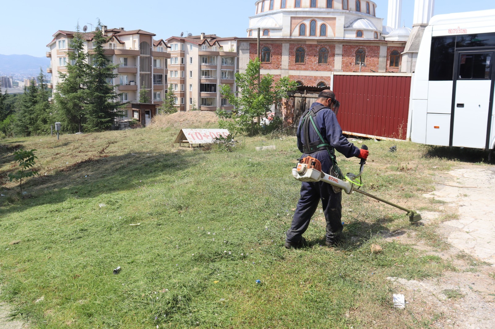 İZMİT BELEDİYESİ EKİPLERİ, ALİKAHYA’DA TIRPAN ÇALIŞMASI YAPTI