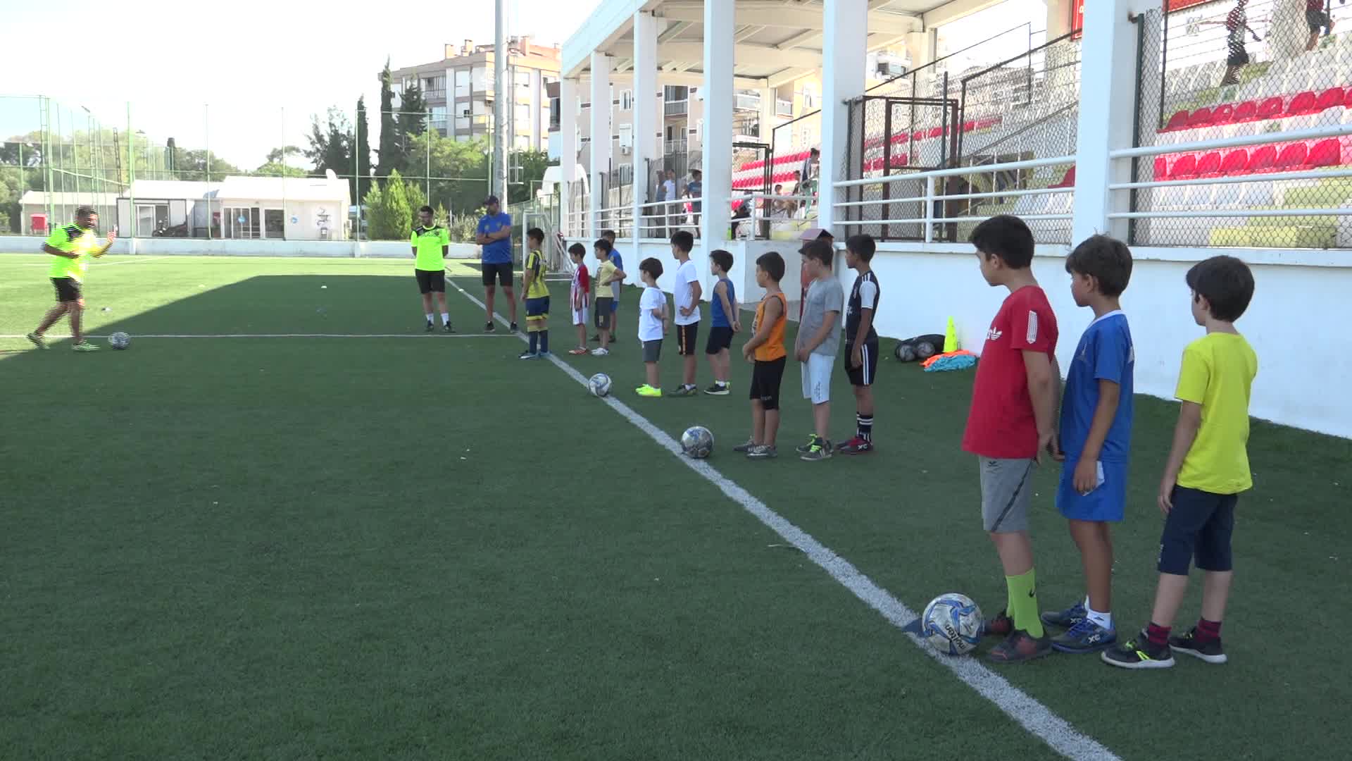 BUCA BELEDİYESİ'NDEN FUTBOL KURSU