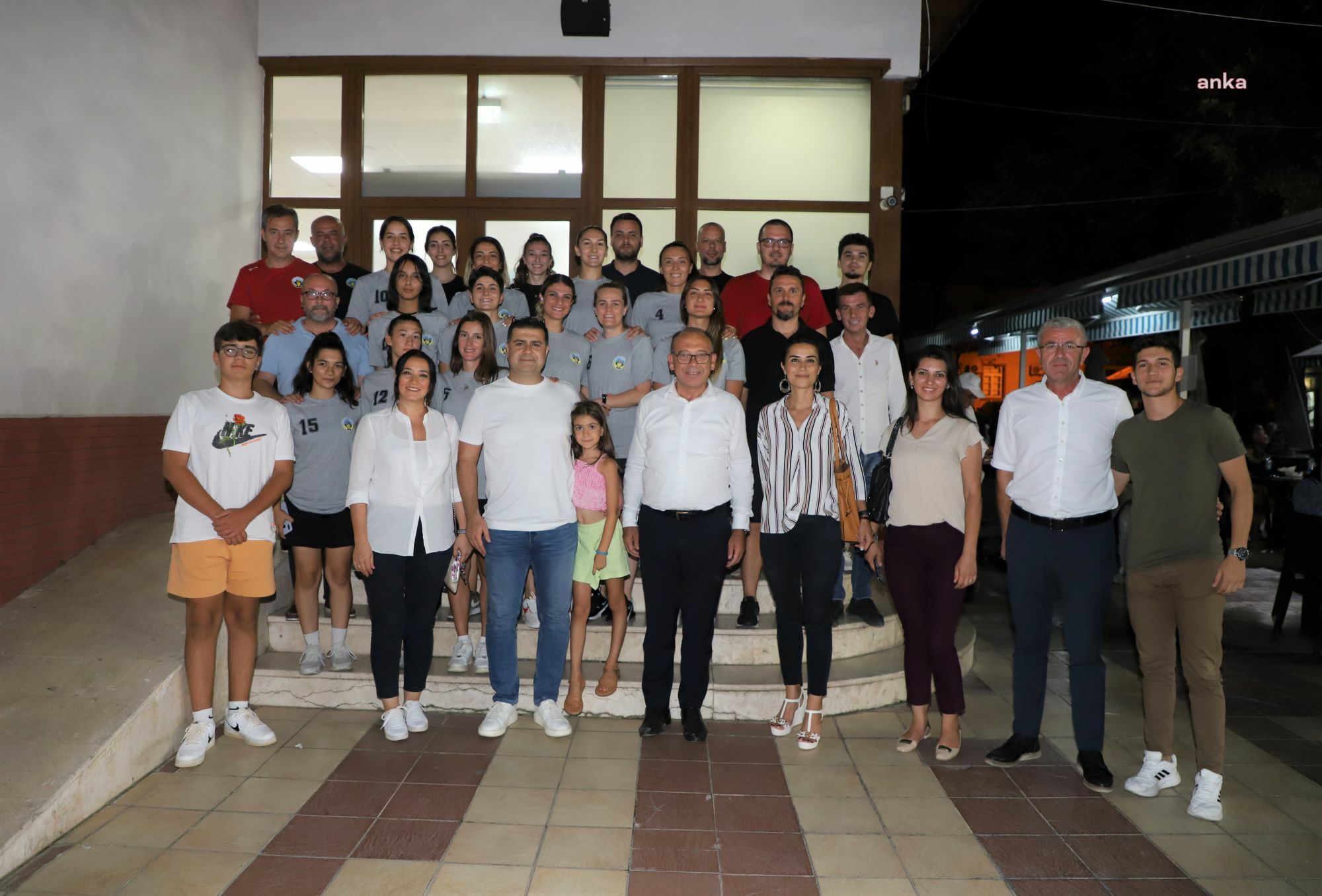 TURGUTLU BELEDİYE BAŞKANI AKIN, KADIN BASKETBOL TAKIMI’YLA AKŞAM YEMEĞİNDE BİR ARAYA GELDİ