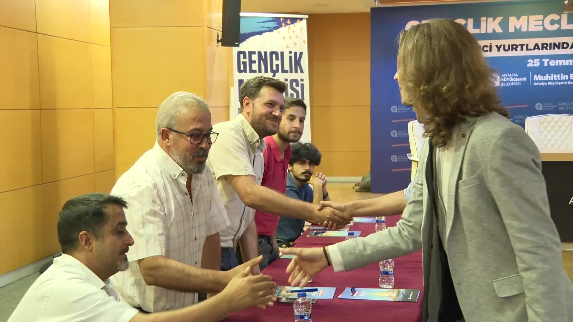 ANTALYA BÜYÜKŞEHİR’İN 'GENÇLİK BULUŞMASI'NDA ÖĞRENCİ YURTLARINDAKİ SORUNLAR ELE ALINDI