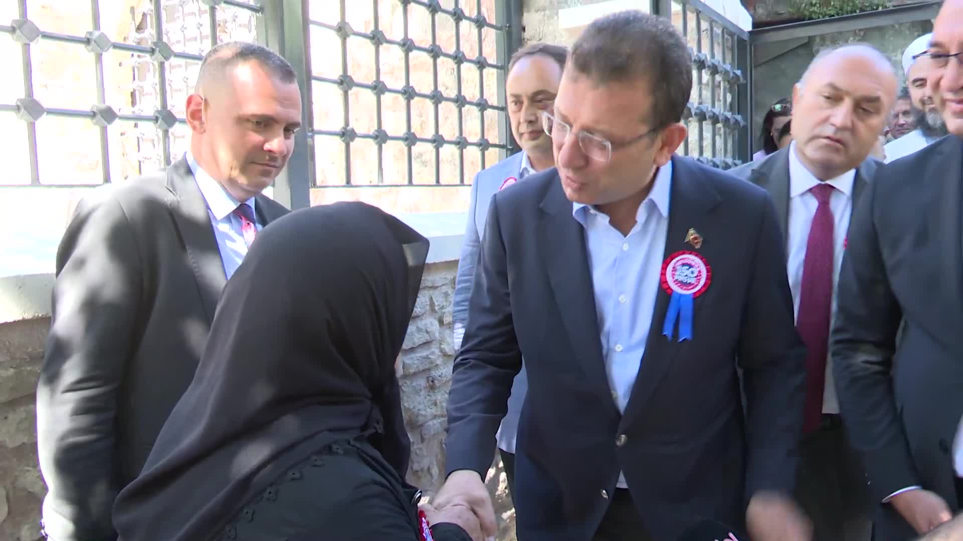 İMAMOĞLU’NA TEŞEKKÜR EDEN GÜLİZAR GÜRKAN: “MUHTARDAN EKMEK İSTEDİM. DİYOR Kİ BANA, İMAMOĞLU SENİN İHTİYAÇLARINI KARŞILASIN”