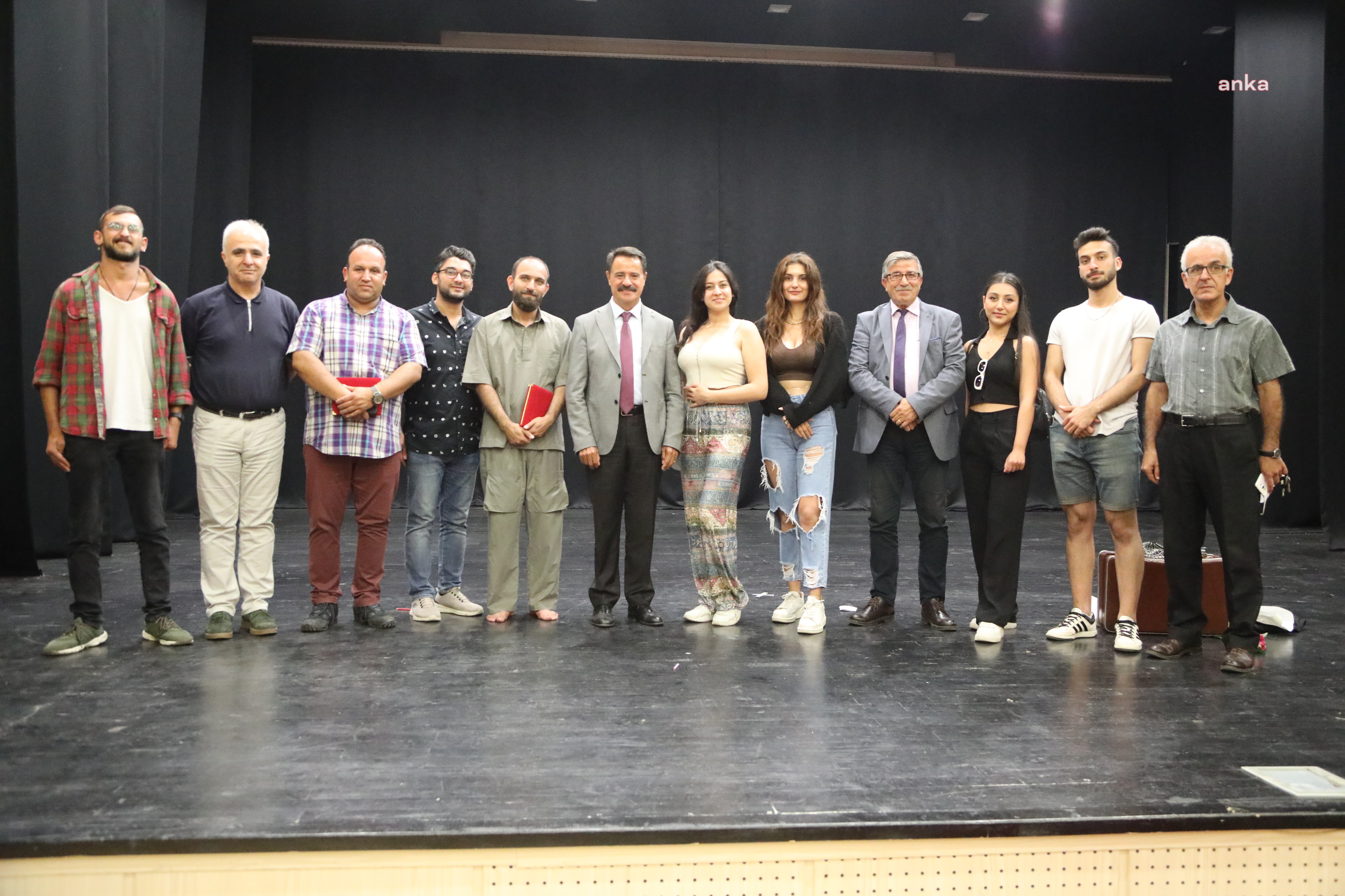 'ÇIPLAK AYAK' ATAKUM'DA SANATSEVERLERLE BULUŞTU