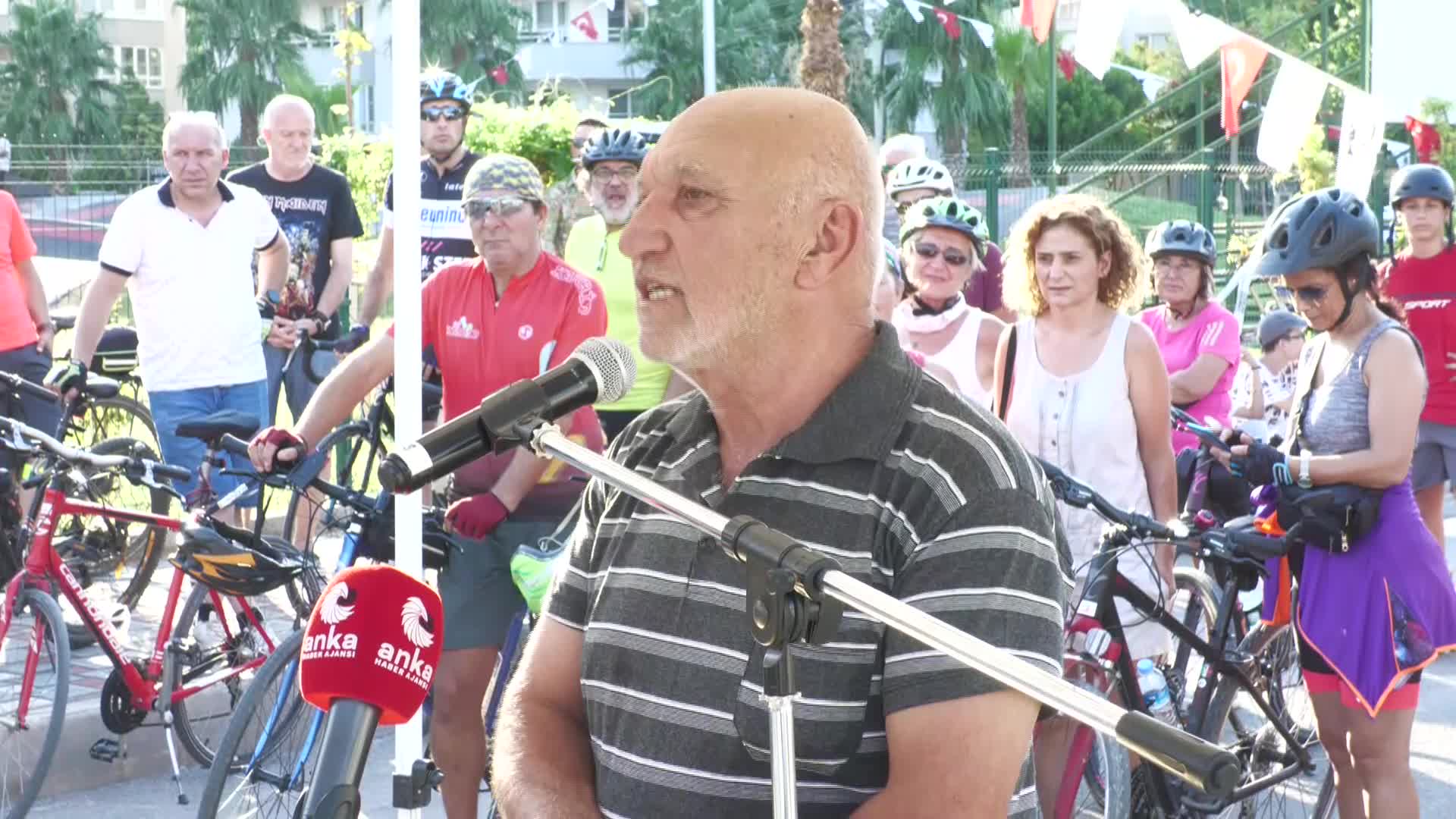 İZMİR'İN İLK PUMP TRACK BİSİKLET PARKURU, KARŞIYAKA'DA AÇILDI… CEMİL TUGAY: “MÜTEAHHİT 20 MİLYON TL İSTEDİ, BİZ 750 BİN LİRAYA YAPTIK”