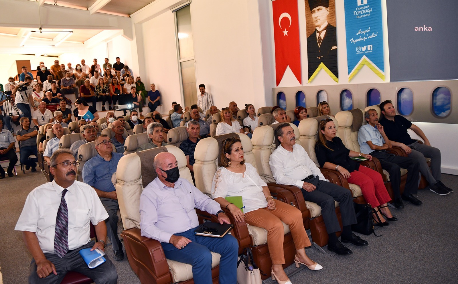 TEPEBAŞI BELEDİYE BAŞKANI MAHALLE MUHTARLARIYLA BULUŞTU
