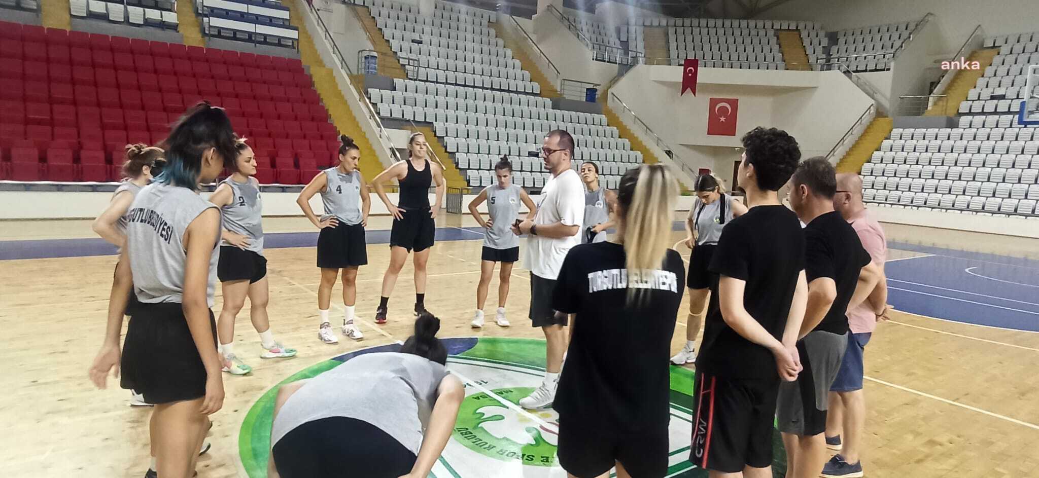TURGUTLU BELEDİYESİ KADIN BASKETBOL TAKIMI ANTRENMANLARA BAŞLADI