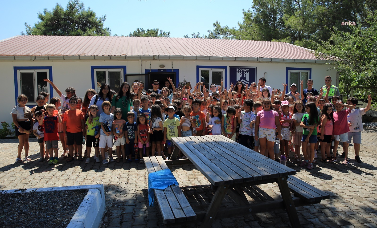 ÖĞRENCİLER BODRUM'DA SOKAK HAYVANLARI BAKIMEVİ'Nİ ZİYARET ETTİ