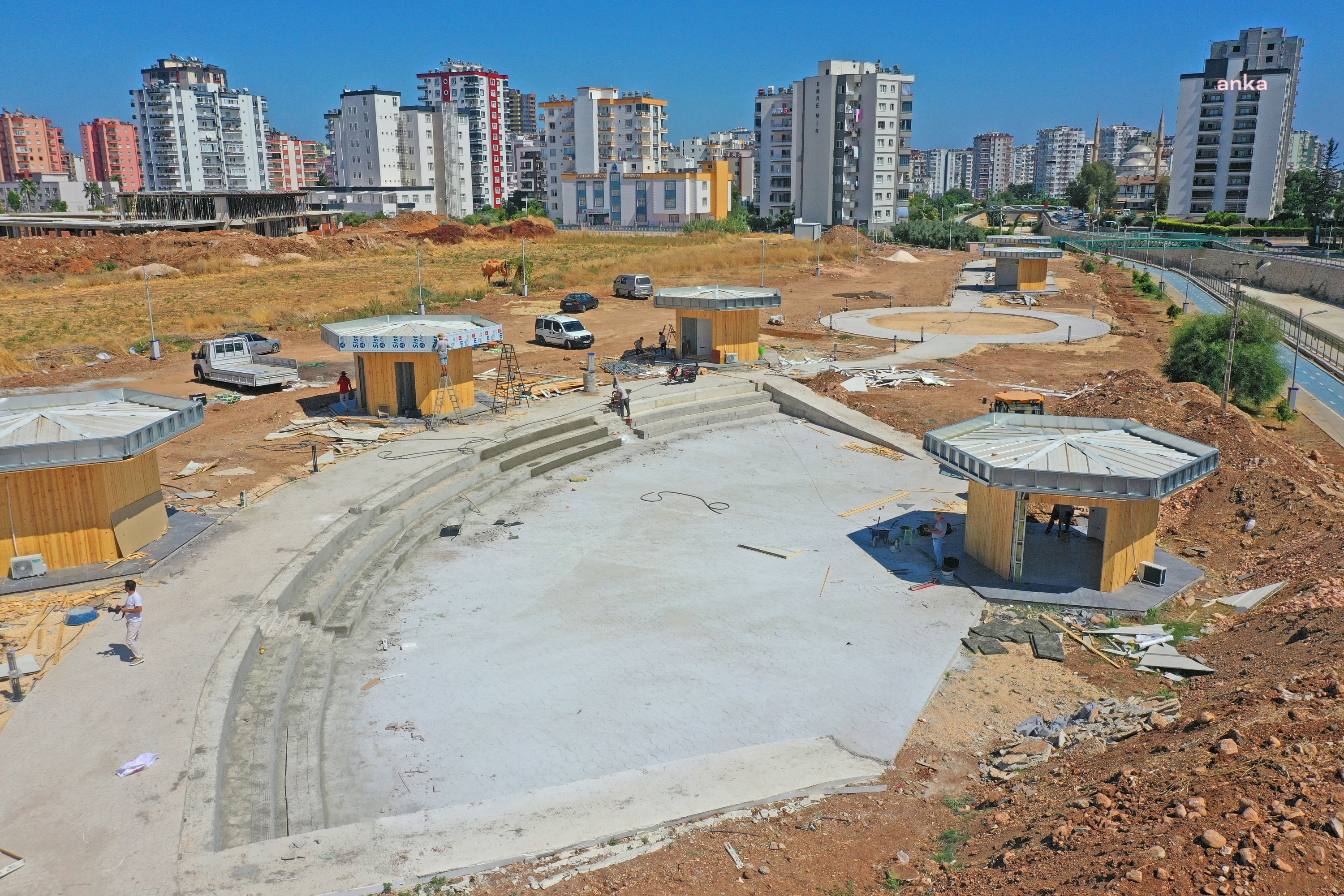 MEZİTLİ'DE OTİZM KÖYÜ YAPIM ÇALIŞMALARI DEVAM EDİYOR