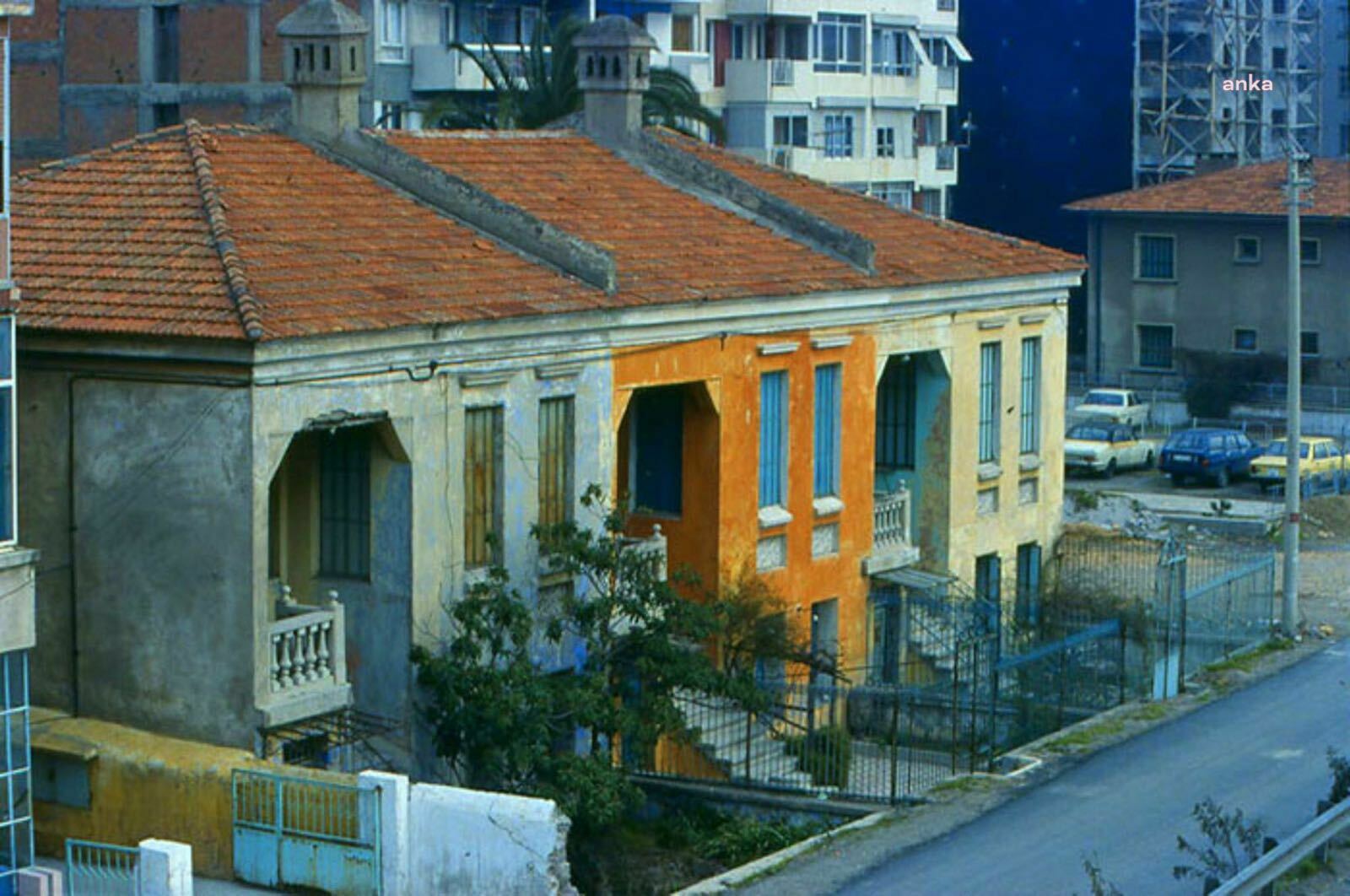 BAYRAKLI BELEDİYESİ, ASIRLIK YAPIYI ASLINA UYGUN RESTORE EDİYOR