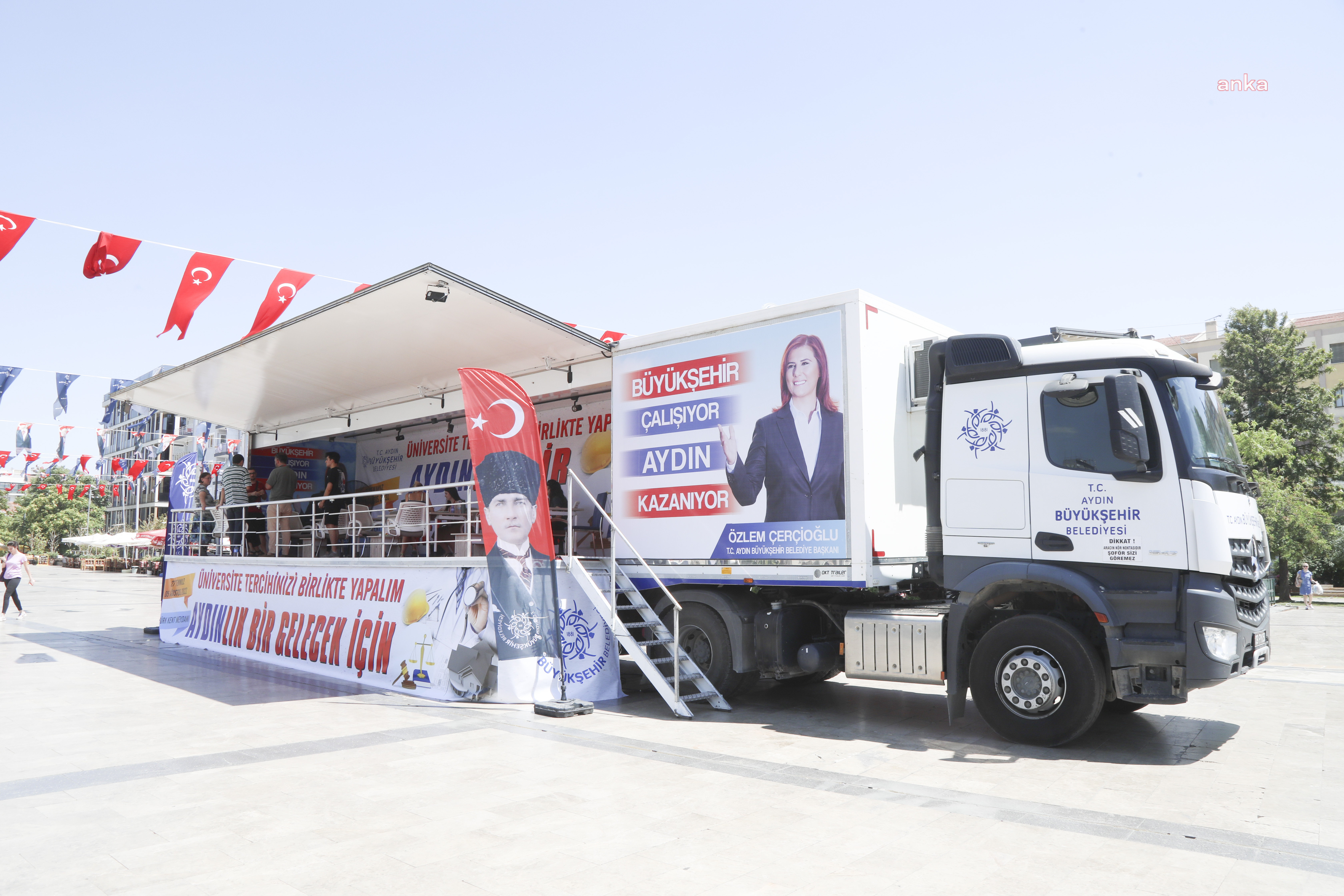 AYDINLI ÖĞRENCİLERİN YKS TERCİHLERİNE BÜYÜKŞEHİR BELEDİYESİ’NDEN ‘TIRLI DESTEK'