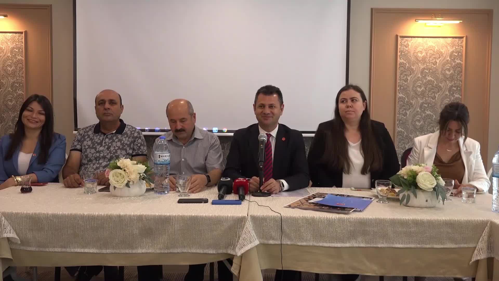 CHP AKSARAY İL BAŞKANI ERTÜRK, KENTTEKİ YOLSUZLUĞU BELGELERİ İLE ANLATTI: “430 BİN KİŞİNİN HAKKININ İKİ KİŞİYE PEŞKEŞ ÇEKİLMESİNDEN SADECE CHP Mİ RAHATSIZ”