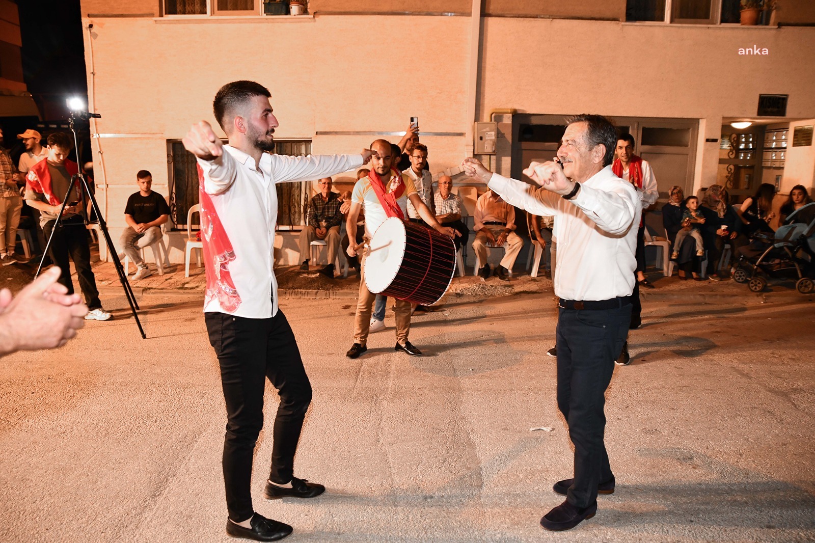 TEPEBAŞI BELEDİYE BAŞKANI ATAÇ, ŞİRİNTEPE'DE ASKER UĞURLAMASINA KATILDI