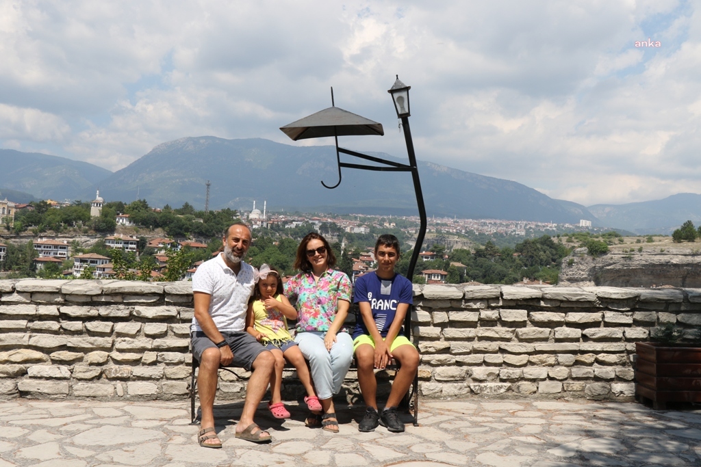 SAFRANBOLU’DA TURİSTİN TERCİHİ HIDIRLIK SEYİR TEPESİ OLUYOR