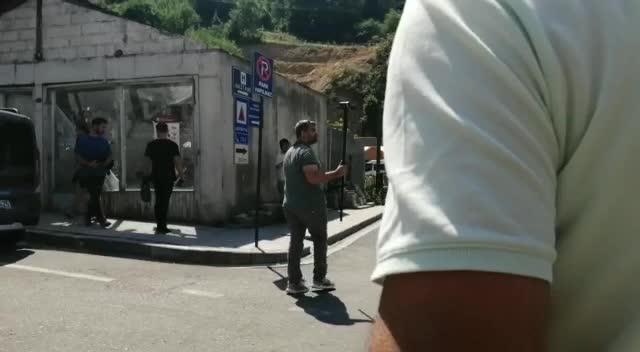 YARIN YAPILACAK İLK DURUŞMA ÖNCESİNDE İKİZDERELİLERDEN PROTESTO: “BİRİLERİ ÇANTALARINA PARALARI DOLDURUP GİDERKEN İKİZDERELİ BU TAŞLARIN ALTINDA KALACAKTIR”