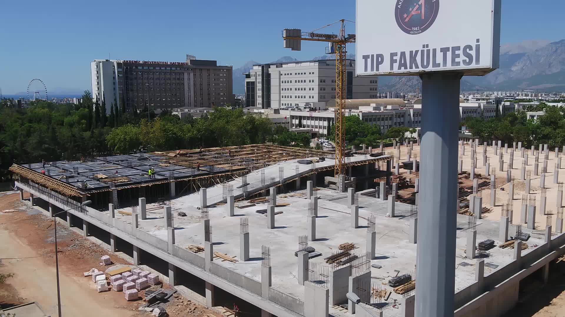 AKDENİZ ÜNİVERSİTESİ HASTANESİ’NDE KATLI OTOPARK PROJESİ DEVAM EDİYOR