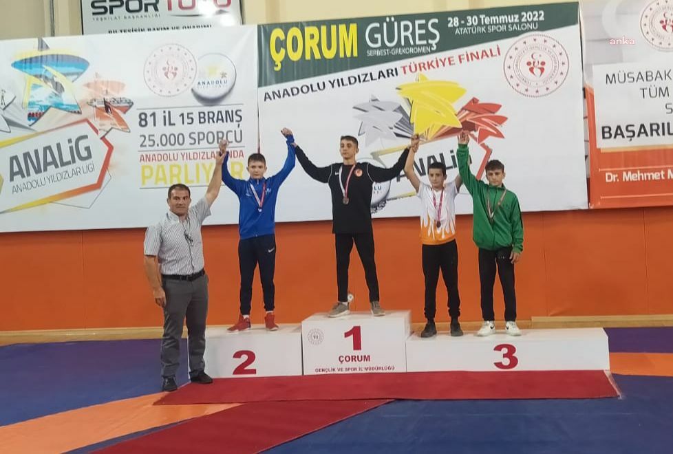 CEYHAN BELEDİYESİ’NİN GÜREŞÇİLERİ EVE MADALYAYLA DÖNDÜ
